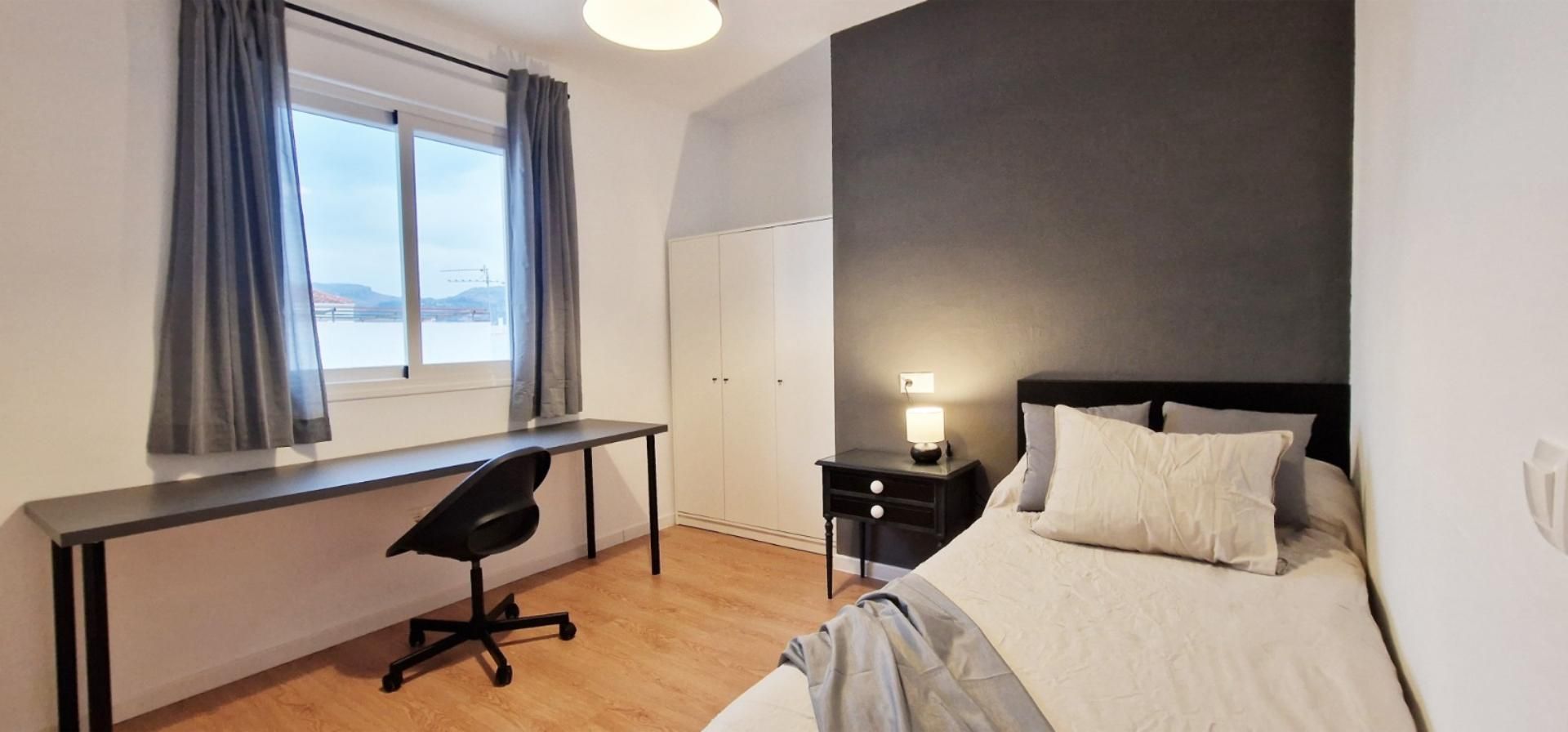 Pis per a compartir a Calle Lauría, 40, Centro Dormitori de Pis per a compartir en Ronda amb Parquet, Moblat i Forn