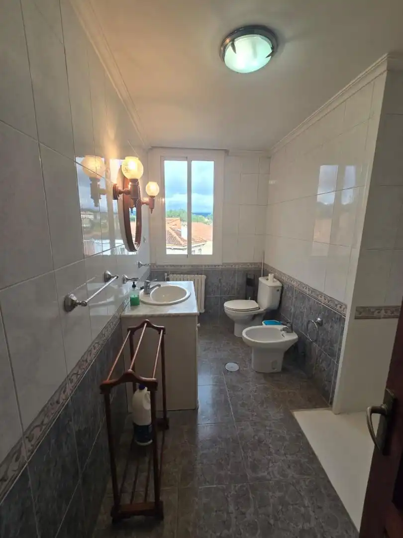 Casa o xalet en venda a Aldea a Pousa, 1, As Lagoas Bany de Casa o xalet en venda en Ourense Capital amb Terrassa, Piscina i Balcó