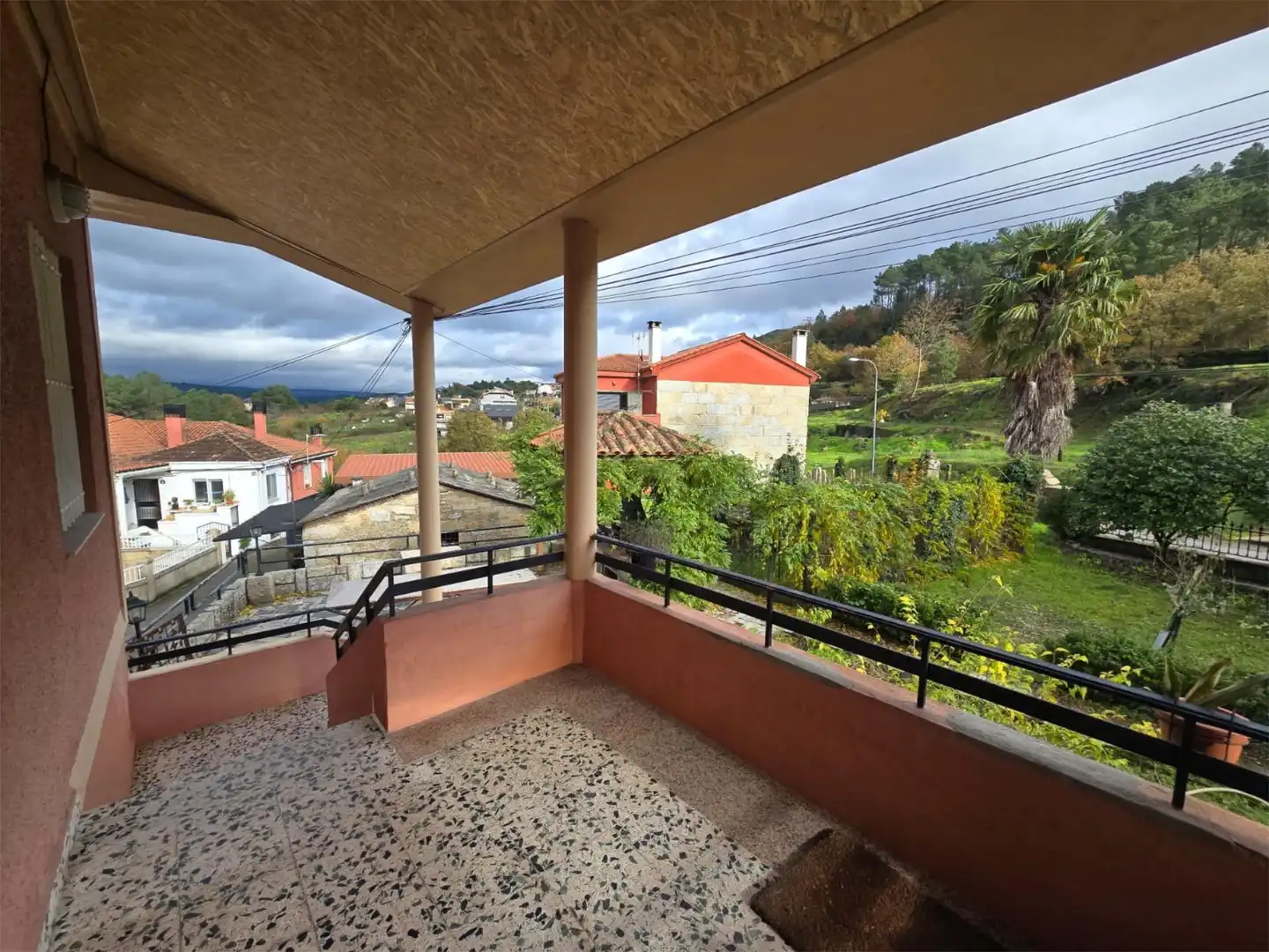 Casa o xalet en venda a Aldea a Pousa, 1, As Lagoas Vista exterior de Casa o xalet en venda en Ourense Capital amb Terrassa, Piscina i Balcó