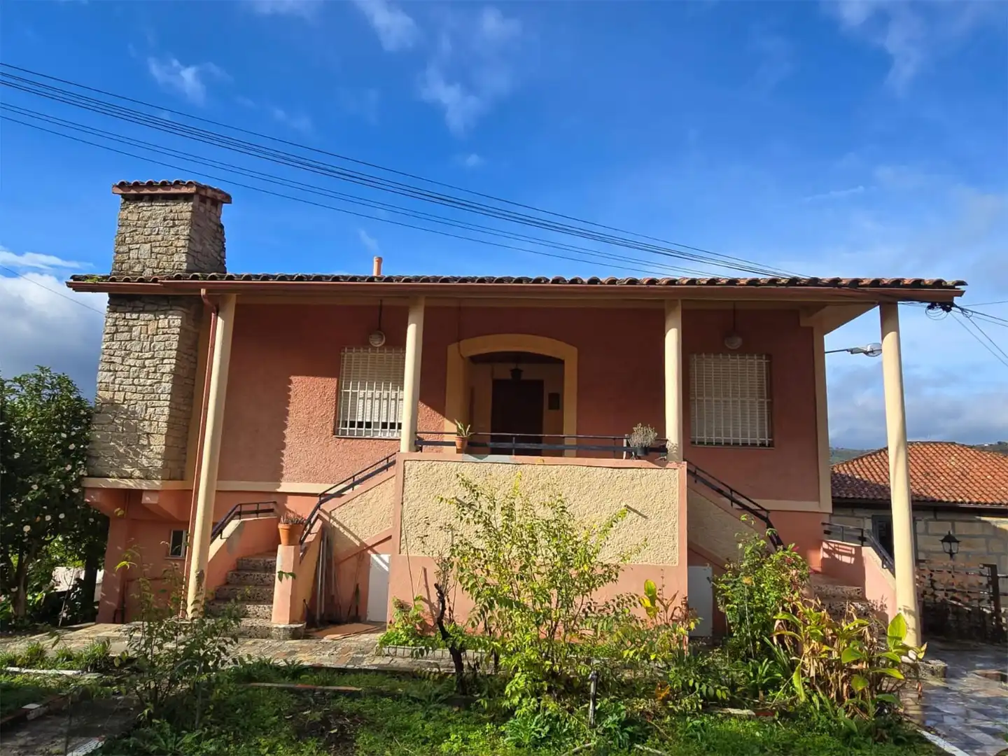 Casa o xalet en venda a Aldea a Pousa, 1, As Lagoas Vista exterior de Casa o xalet en venda en Ourense Capital amb Terrassa, Piscina i Balcó