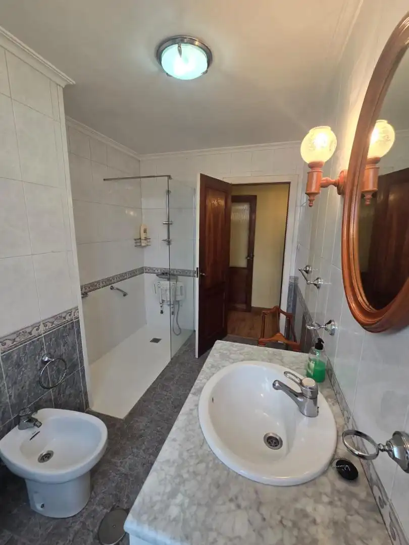 Casa o xalet en venda a Aldea a Pousa, 1, As Lagoas Bany de Casa o xalet en venda en Ourense Capital amb Terrassa, Piscina i Balcó