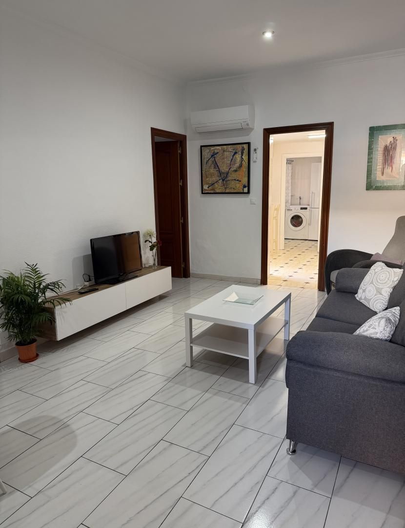 Casa adosada de lloguer a Calle Doña Aldonza, 15, Campo de la Verdad - Miraflores Sala d'estar de Casa adosada de lloguer en Córdoba Capital amb Aire condicionat, Calefacció i Moblat