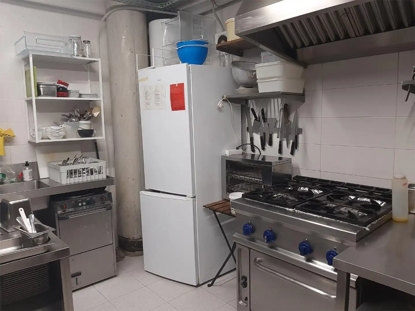 Cuina de Local de lloguer en Madrid amb Aire condicionat