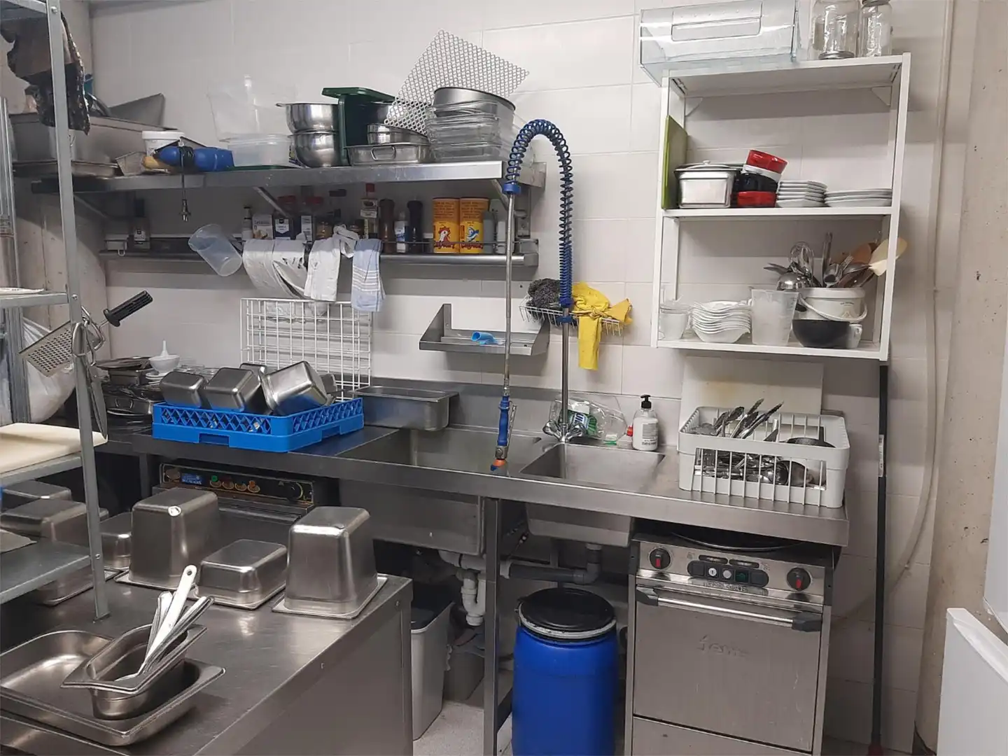 Cuina de Local de lloguer en Madrid amb Aire condicionat