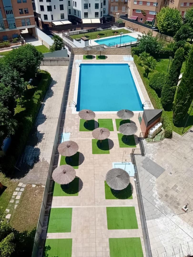 Flat to rent in Calle del Parroco Eusebio Cuenca, 56, Delicias Swimming pool of Flat to rent in Madrid Capital with Air Conditioner, Heating and Parquet flooring