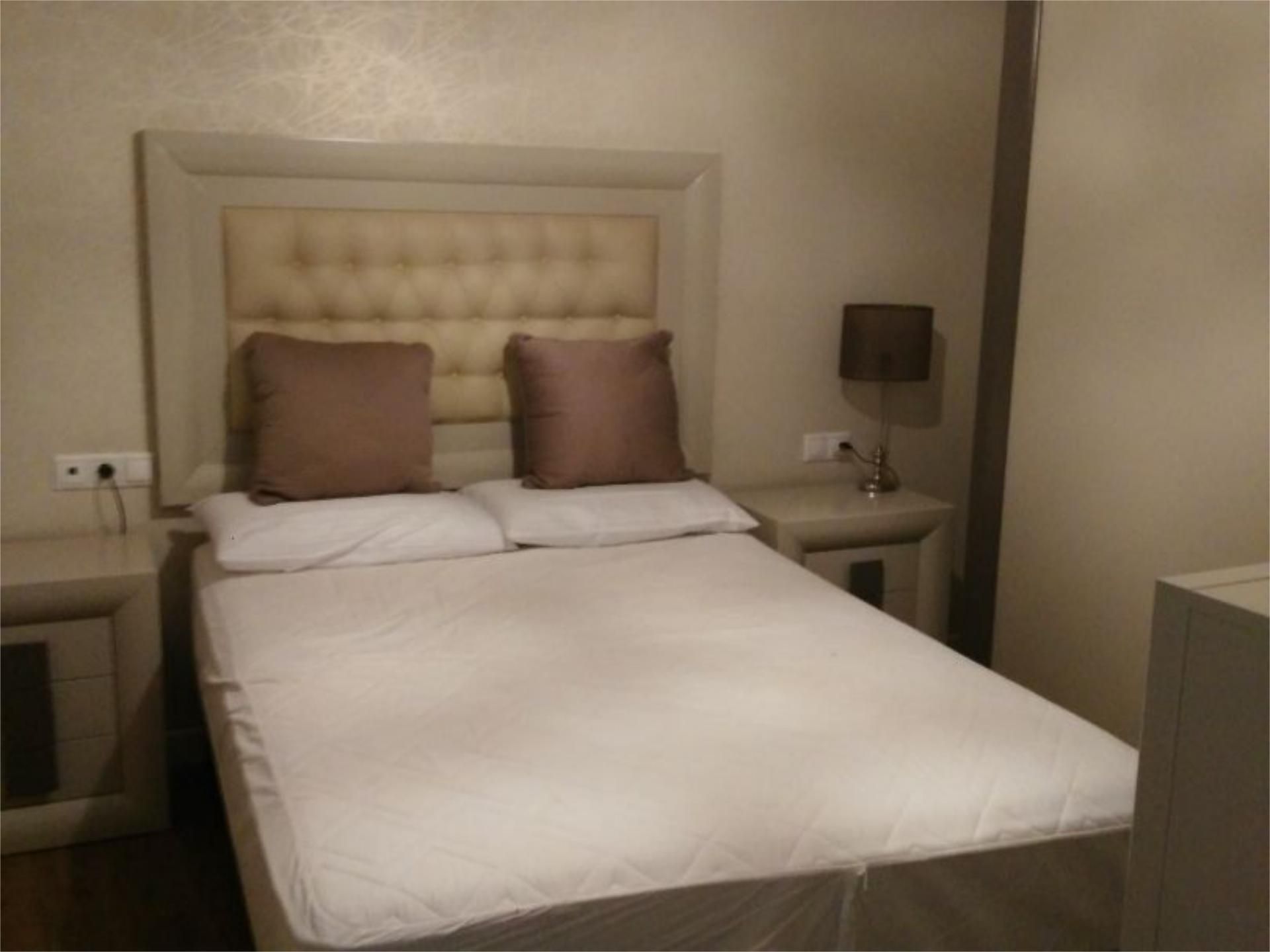 Pis de lloguer a Calle Madres Escolapias, 78, El Brillante -El Naranjo - El Tablero Dormitori de Pis de lloguer en Córdoba Capital amb Aire condicionat, Calefacció i Terrassa