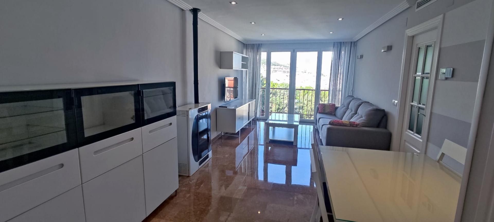 Pis de lloguer a Calle Alberca, 4, Hospital Sala d'estar de Pis de lloguer en Jaén Capital amb Aire condicionat, Piscina i Balcó