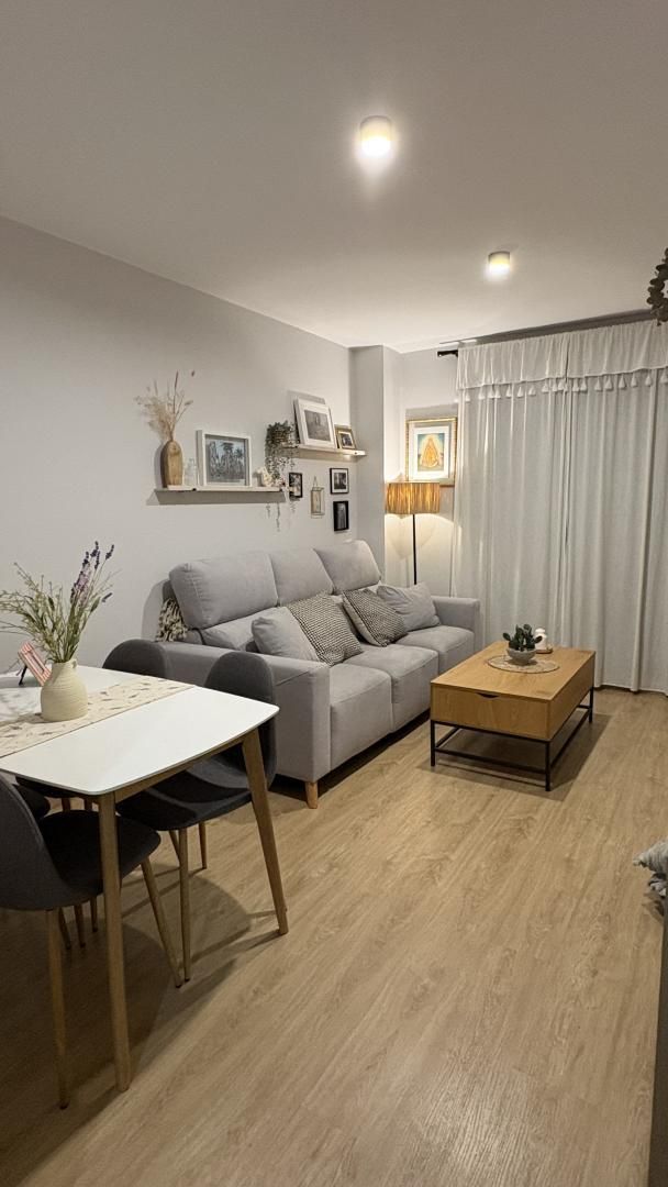 Pis de lloguer a Calle San Marcos, 17, Isla Chica Sala d'estar de Pis de lloguer en Huelva Capital amb Aire condicionat, Calefacció i Parquet