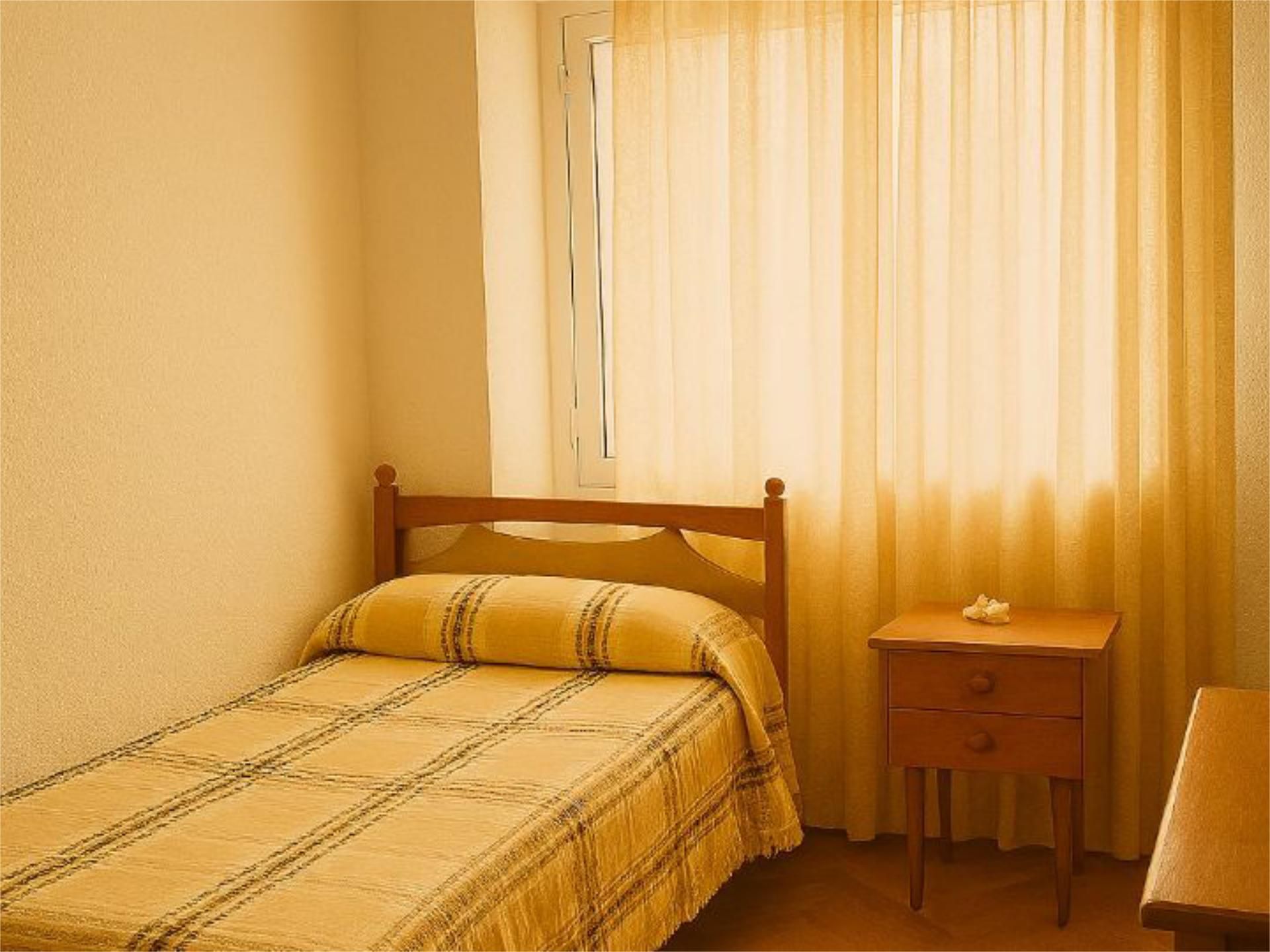 Pis de lloguer a Calle Juan Ramón Jiménez, 7, Constitución - Balconcillo Dormitori de Pis de lloguer en Guadalajara Capital amb Calefacció, Parquet i Terrassa