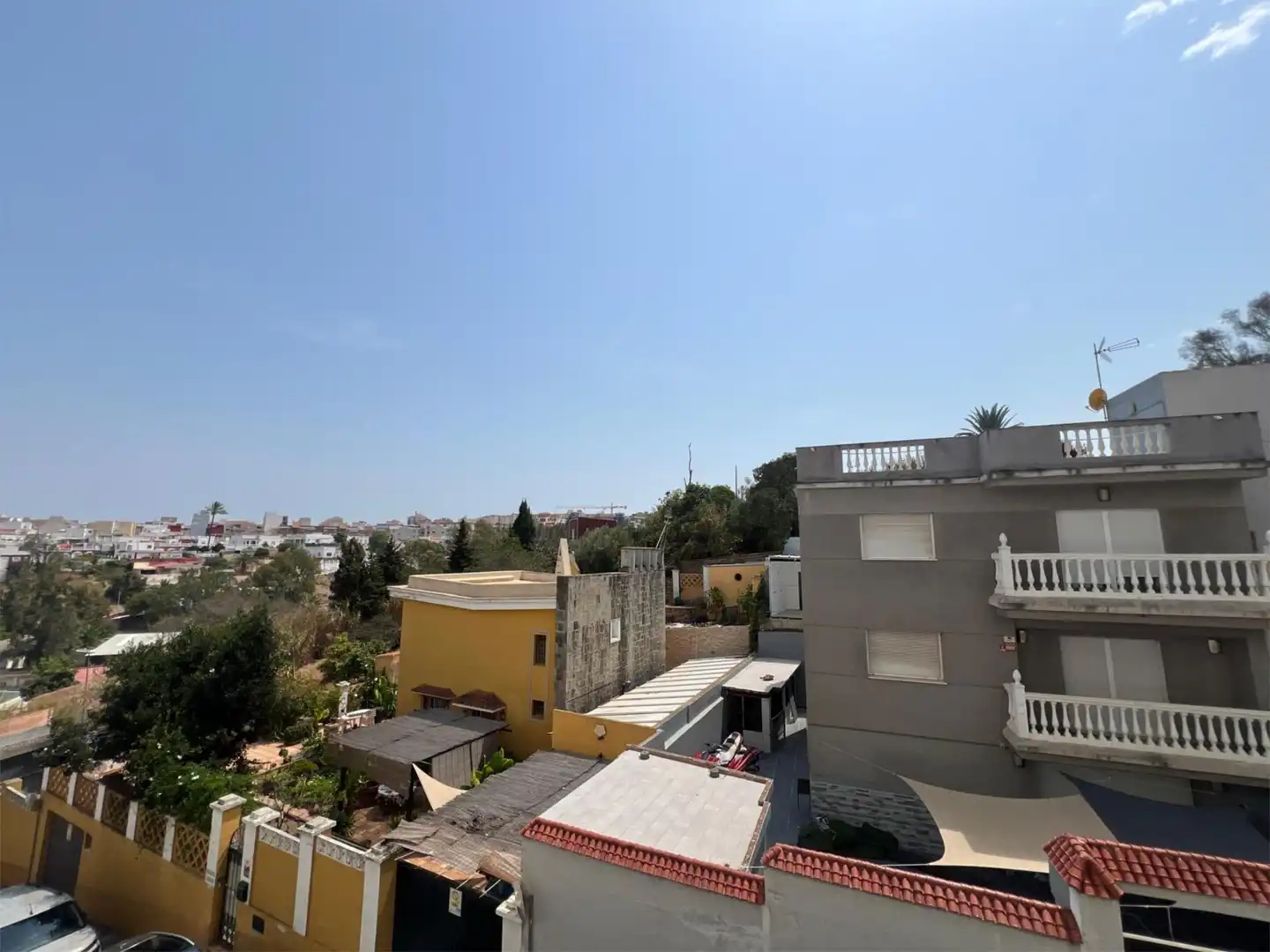 Piso en venta en Carretera Loma Larga, 15, Muelle Vista exterior de Piso en venta en Ceuta con Aire acondicionado, Amueblado y Parking comunitario