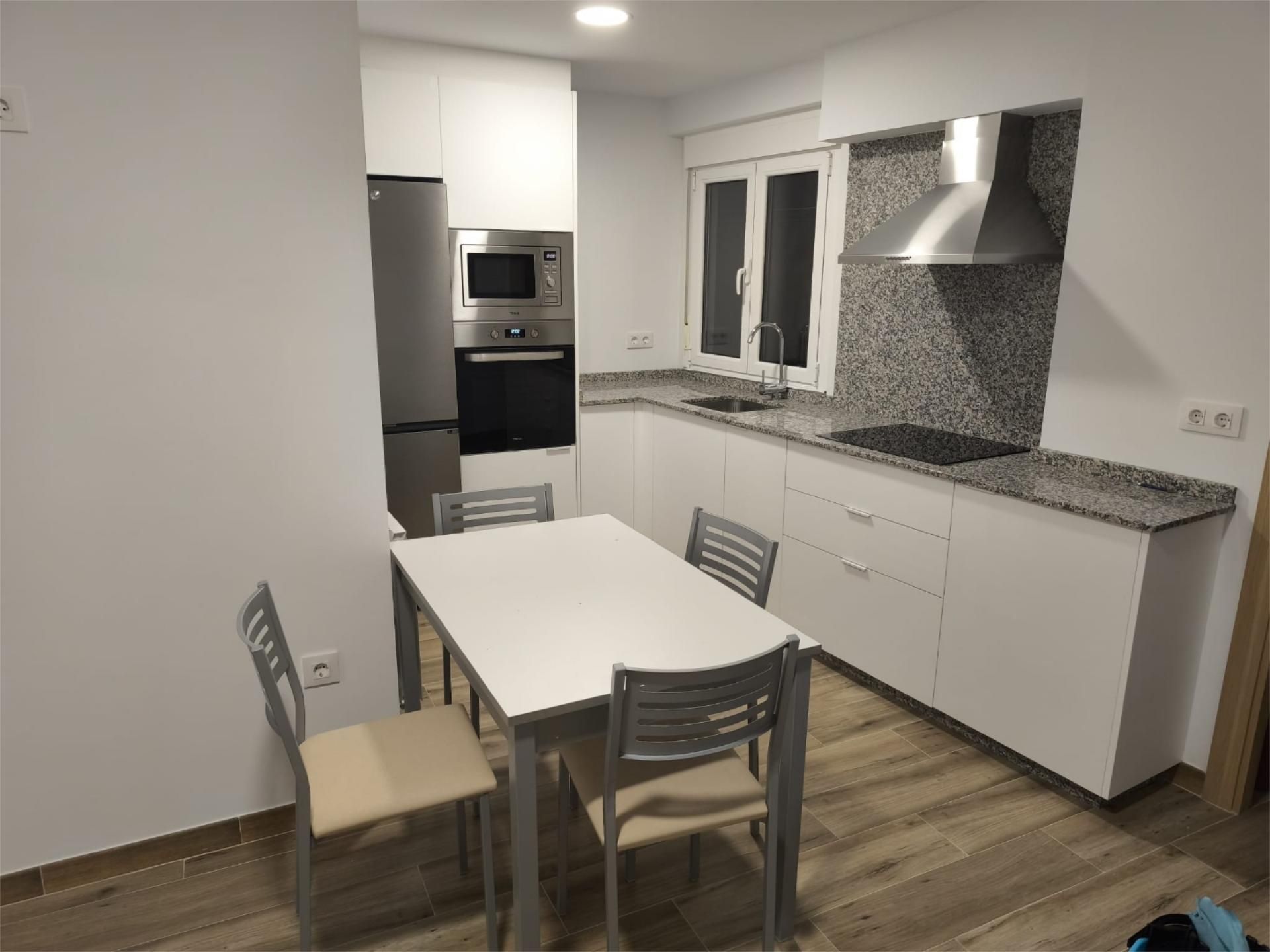 Pis de lloguer a Rúa das Galeras, 3, Campus Sur - Santa Marta Cuina de Pis de lloguer en Santiago de Compostela amb Calefacció, Parquet i Terrassa