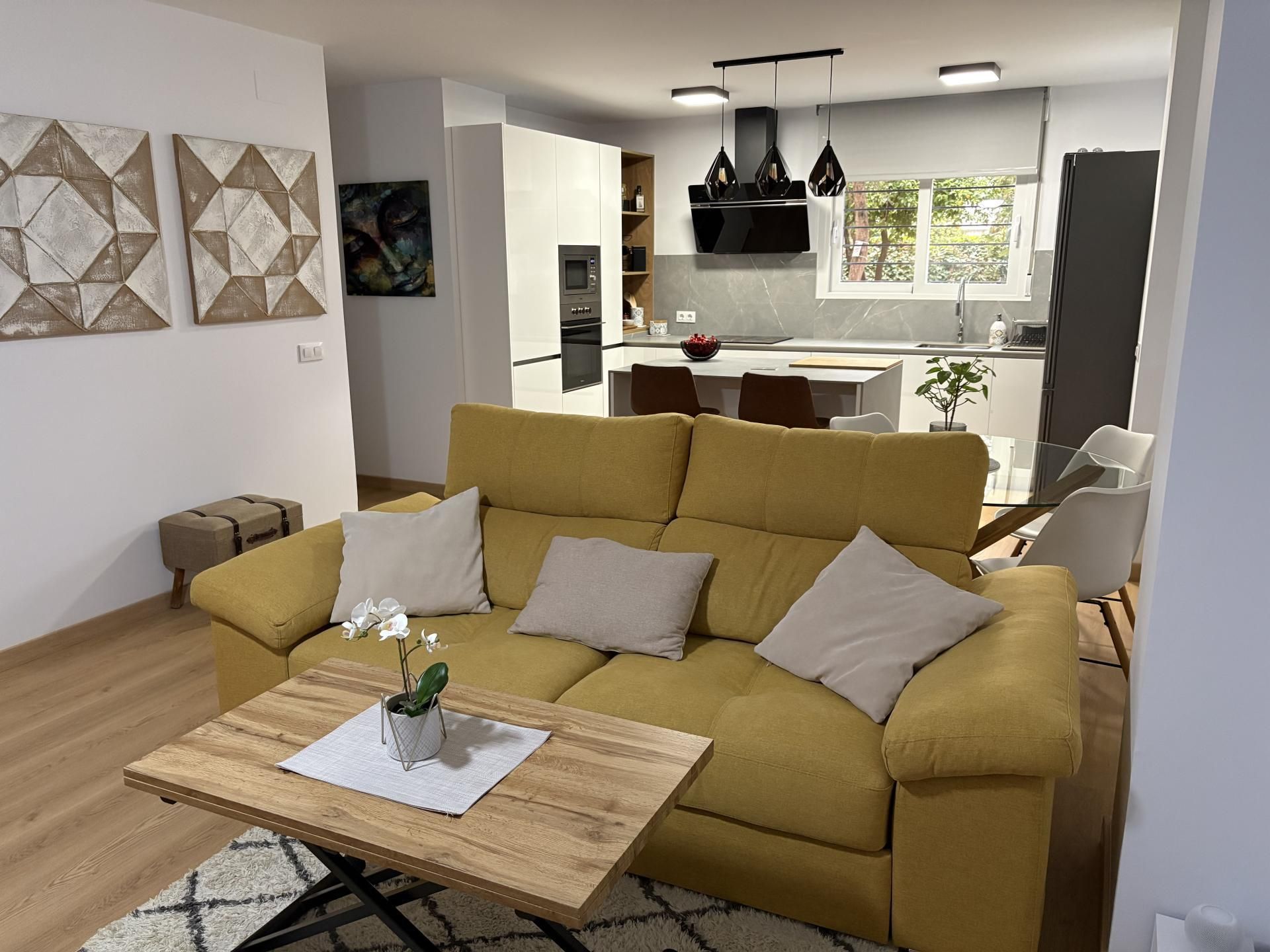 Pis en venda a Avenida de Carlos III, 81, Levante Sala d'estar de Pis en venda en Córdoba Capital amb Aire condicionat