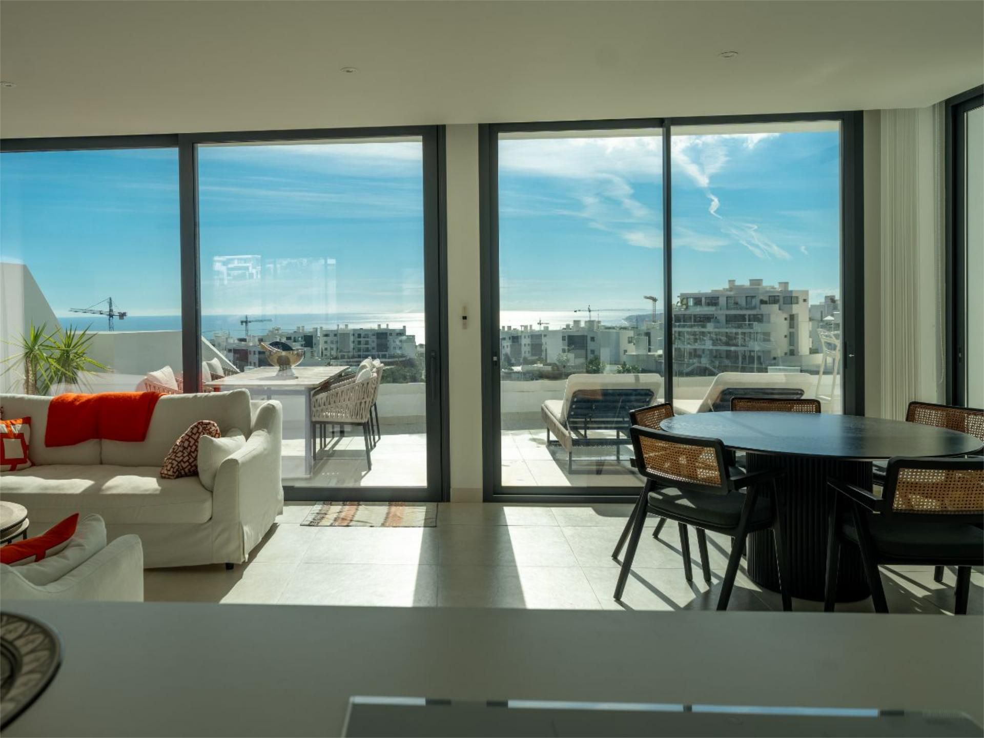 Attic for sale in Avenida 8 de Marzo, 8, El Higuerón Living room of Attic for sale in Fuengirola with Air Conditioner, Terrace and Swimming Pool