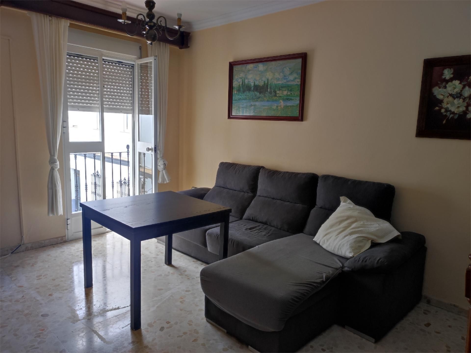 Pis de lloguer a CALLE LA LAGUNA, 1, Gerena Sala d'estar de Pis de lloguer en Gerena amb Aire condicionat, Moblat i Forn