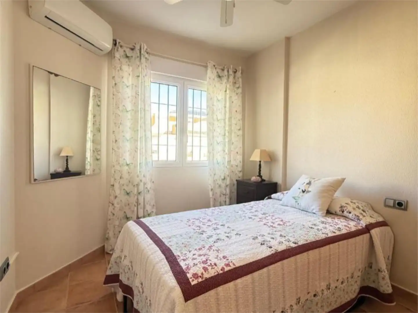 Habitación de Casa adosada en venta en Pilar de la Horadada con Aire acondicionado, Calefacción y Jardín privado