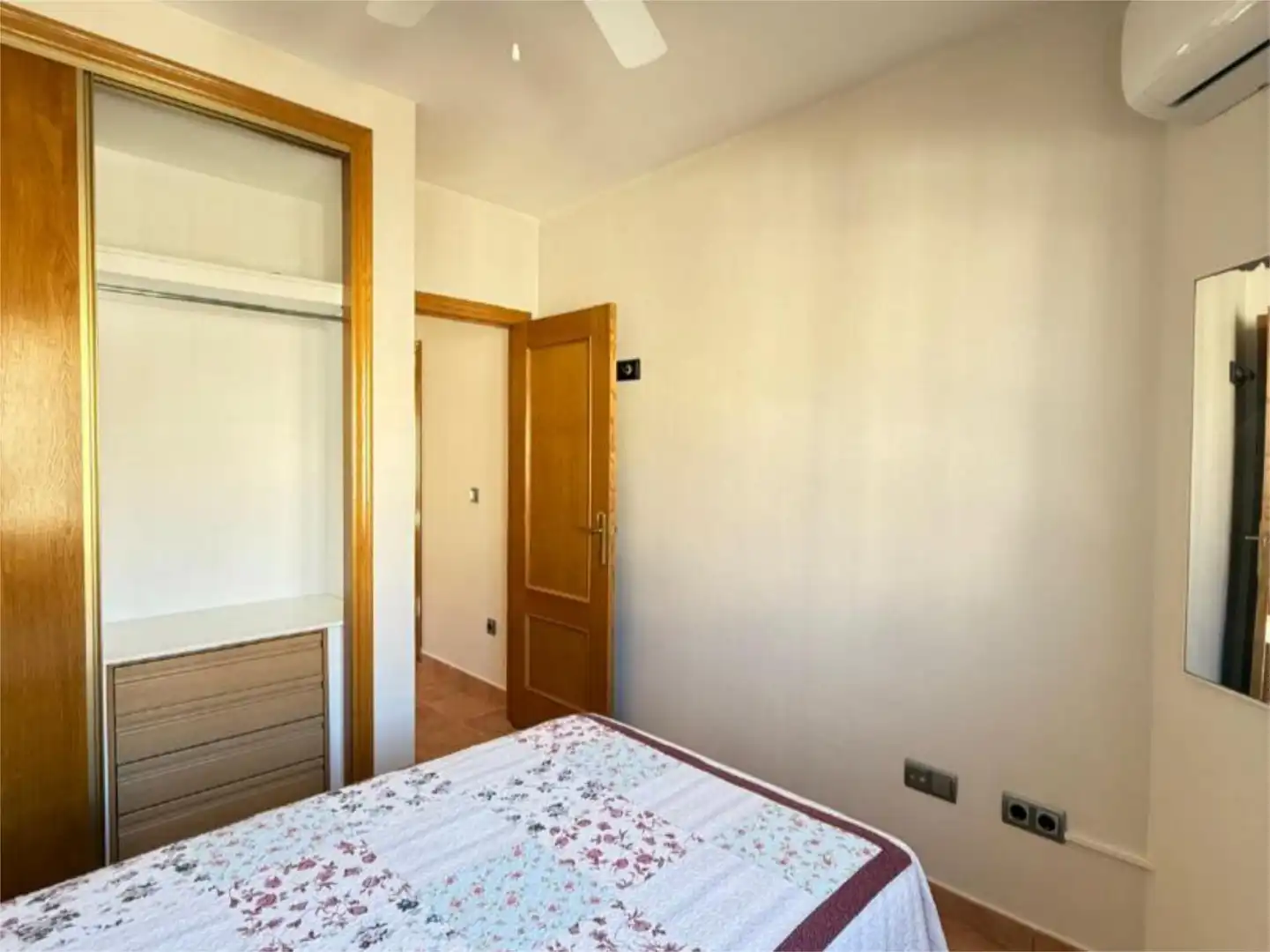 Habitación de Casa adosada en venta en Pilar de la Horadada con Aire acondicionado, Calefacción y Jardín privado