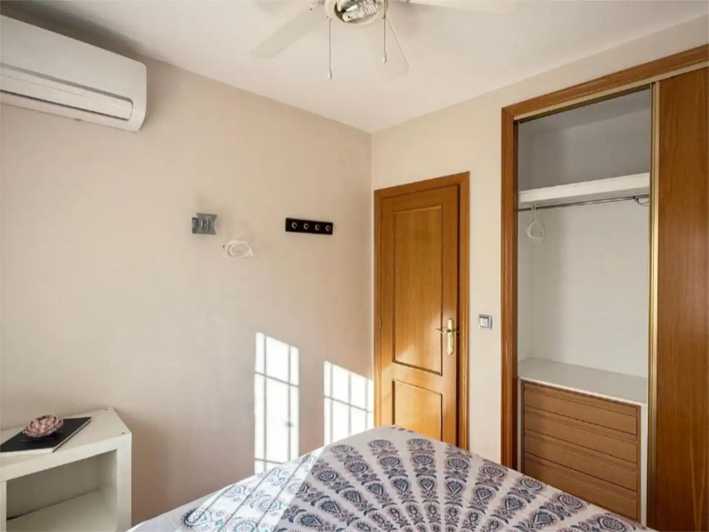 Habitación de Casa adosada en venta en Pilar de la Horadada con Aire acondicionado, Calefacción y Jardín privado
