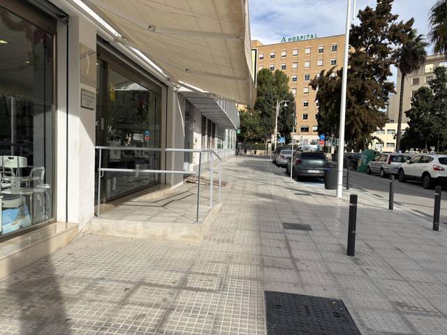 Local comercial en Alquiler en Calle Pedro Espinosa, 27 en Camino de Antequera
