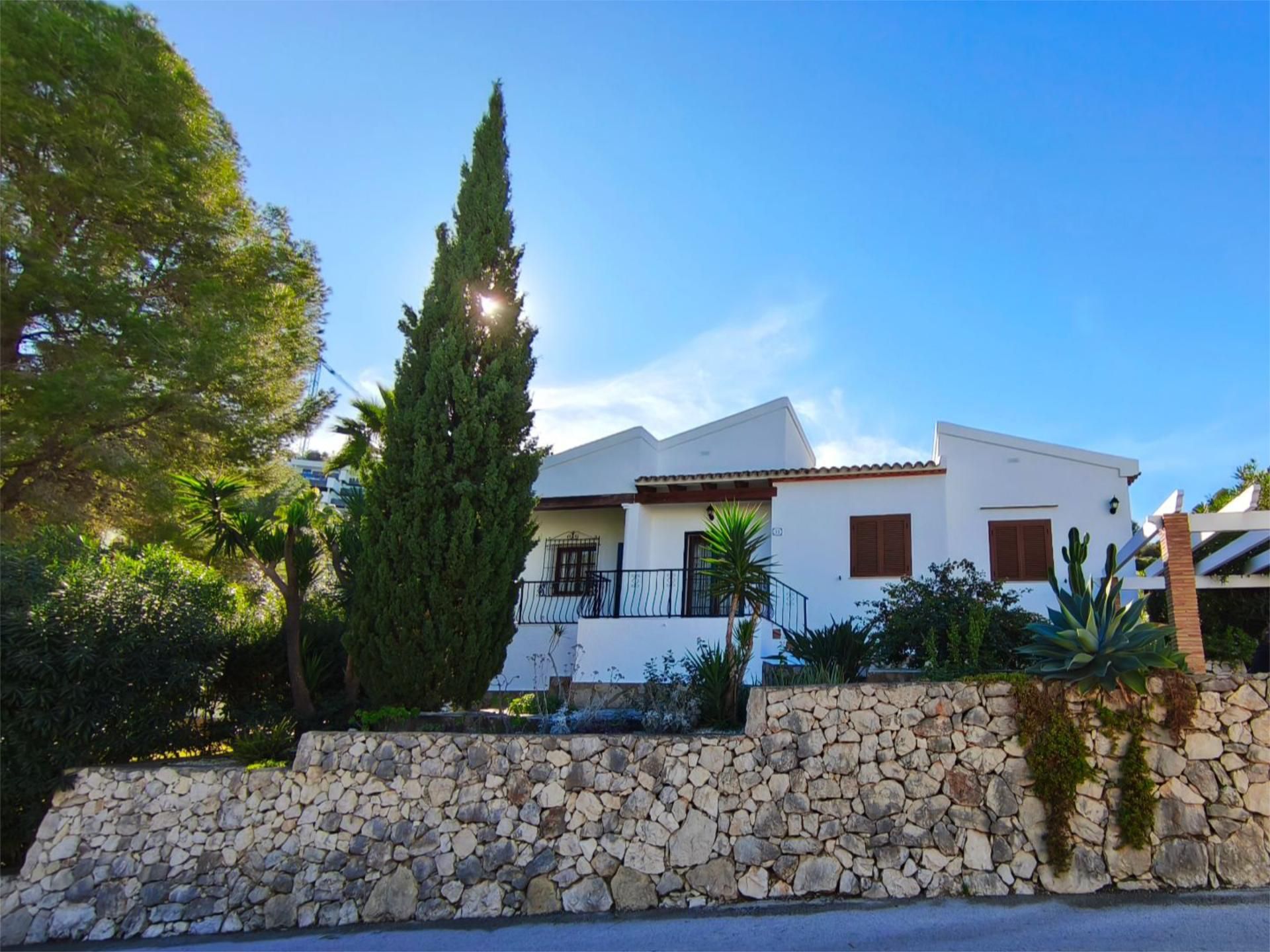 Casa o xalet en venda a Avinguda de la Marina Baixa, 13, Pedreguer Vista exterior de Casa o xalet en venda en Pedreguer amb Jardí privat, Terrassa i Traster