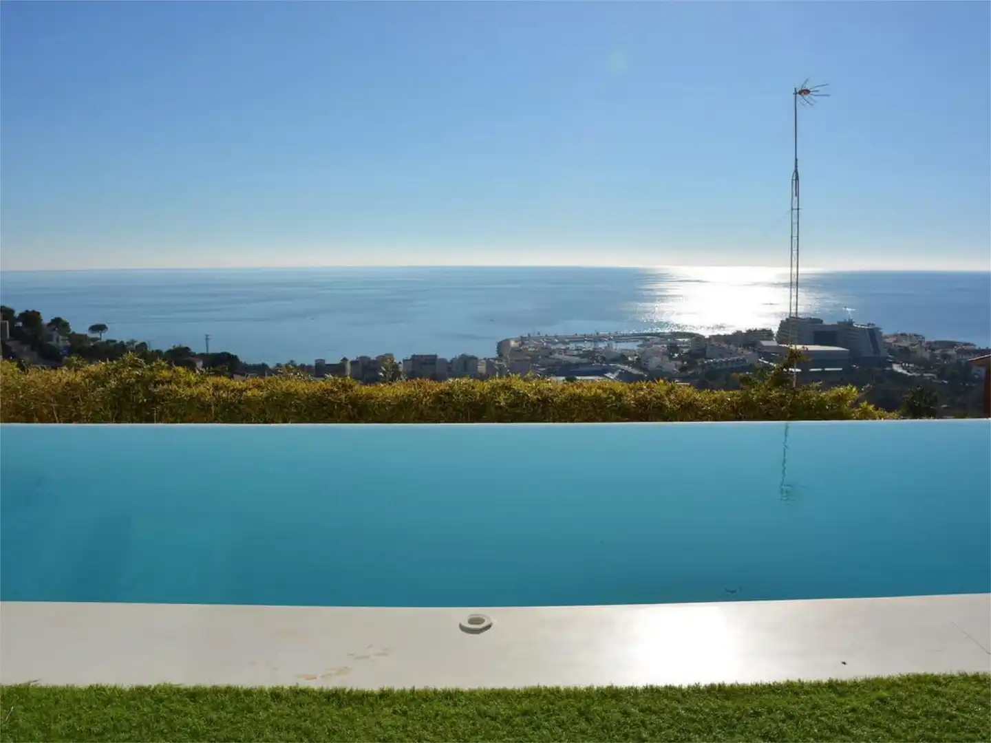 Detached homes for rent in Carrer Malvasia, 46, Levantina - Montgavina - Quintmar Swimming pool of Detached homes for rent in Sitges with Air Conditioner, Heating and Private garden