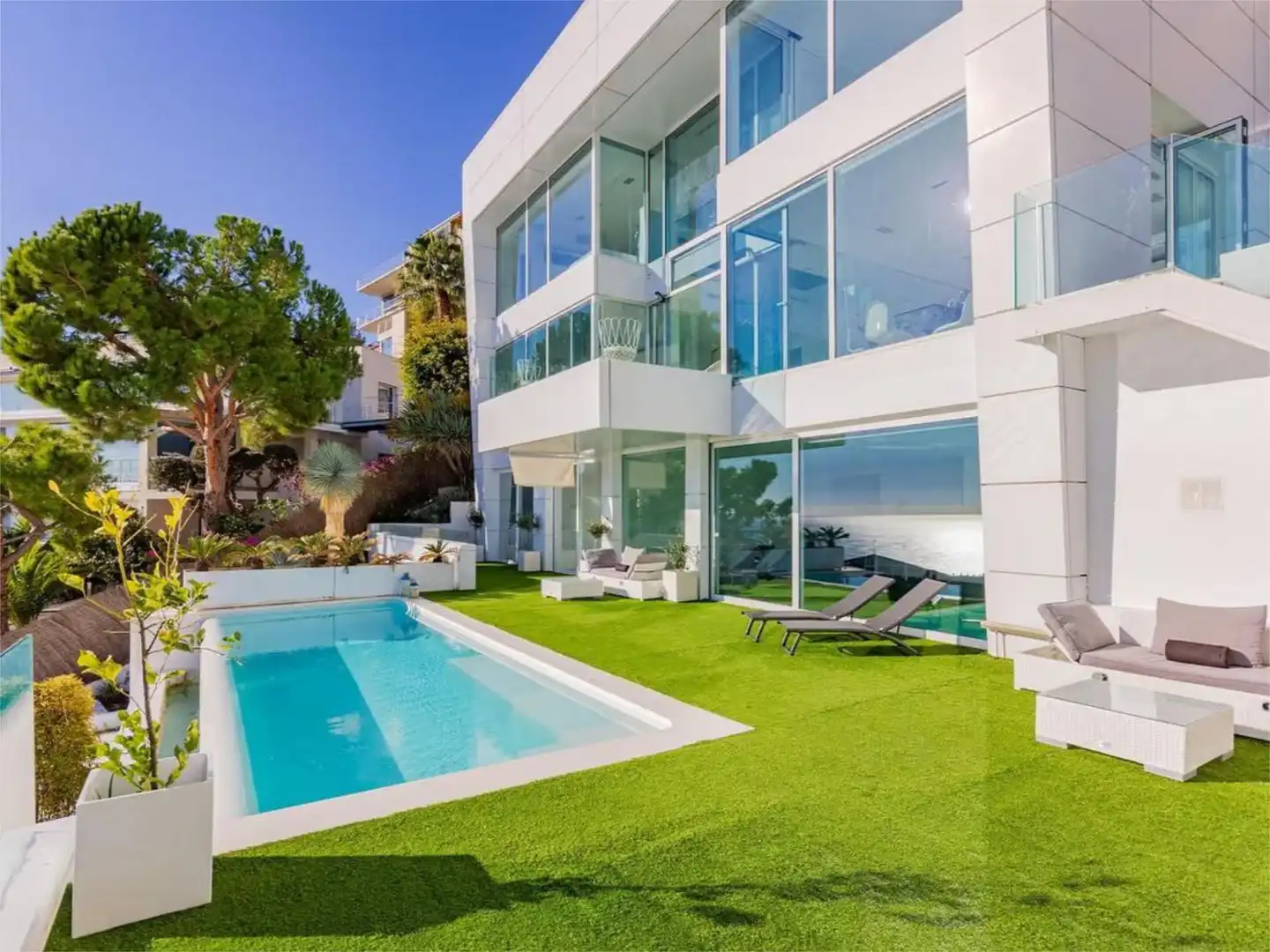 Detached homes for rent in Carrer Malvasia, 46, Levantina - Montgavina - Quintmar Swimming pool of Detached homes for rent in Sitges with Air Conditioner, Heating and Private garden