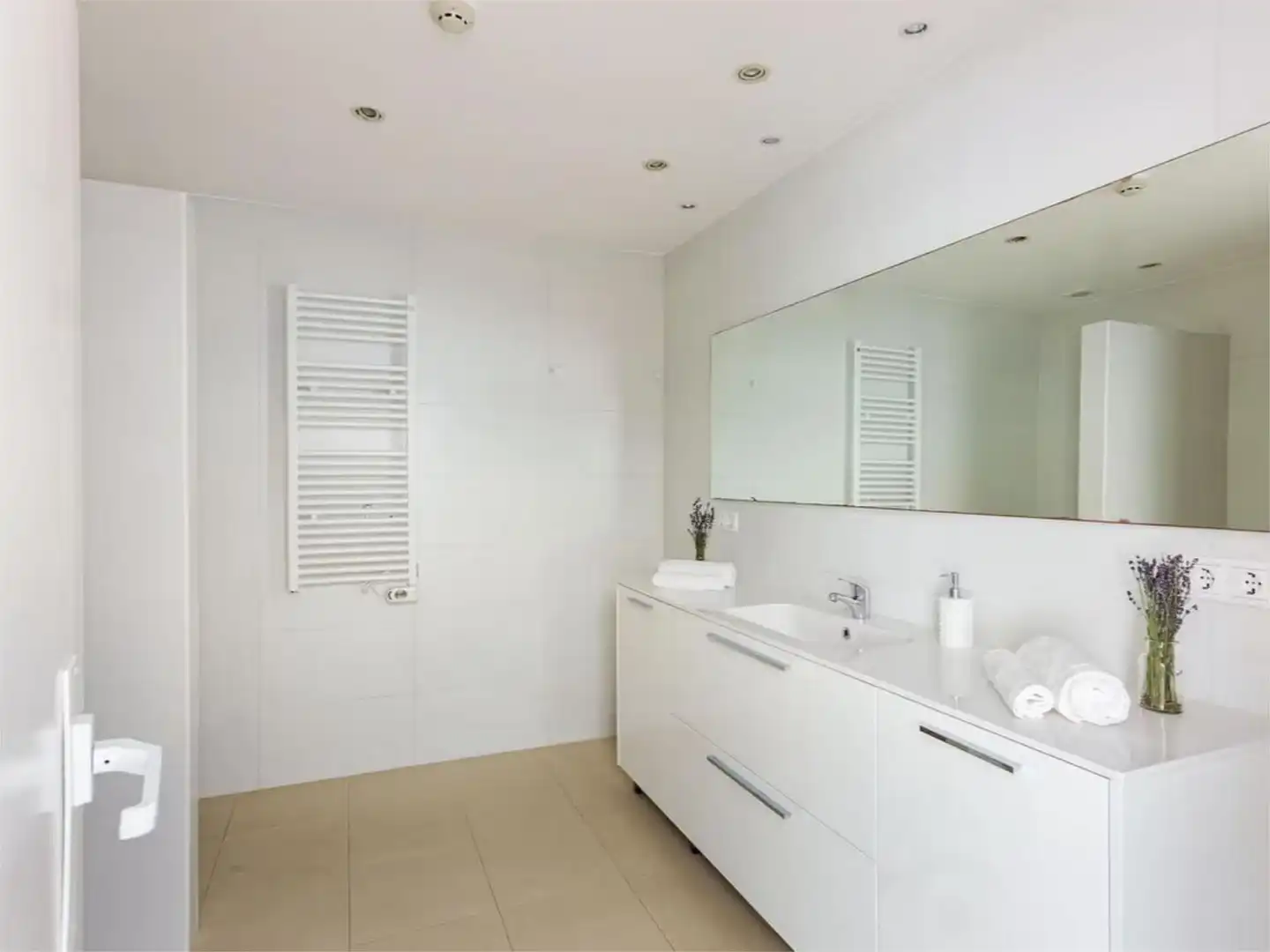 Detached homes for rent in Carrer Malvasia, 46, Levantina - Montgavina - Quintmar Bathroom of Detached homes for rent in Sitges with Air Conditioner, Heating and Private garden