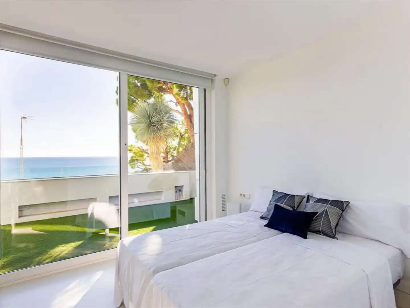 Detached homes for rent in Carrer Malvasia, 46, Levantina - Montgavina - Quintmar Bedroom of Detached homes for rent in Sitges with Air Conditioner, Heating and Private garden