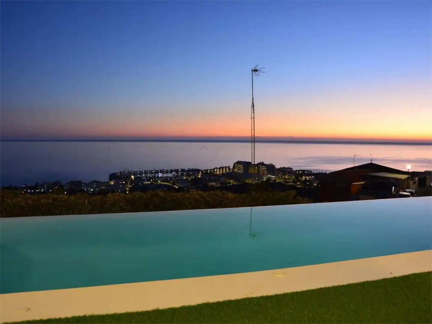 Detached homes for rent in Carrer Malvasia, 46, Levantina - Montgavina - Quintmar Swimming pool of Detached homes for rent in Sitges with Air Conditioner, Heating and Private garden