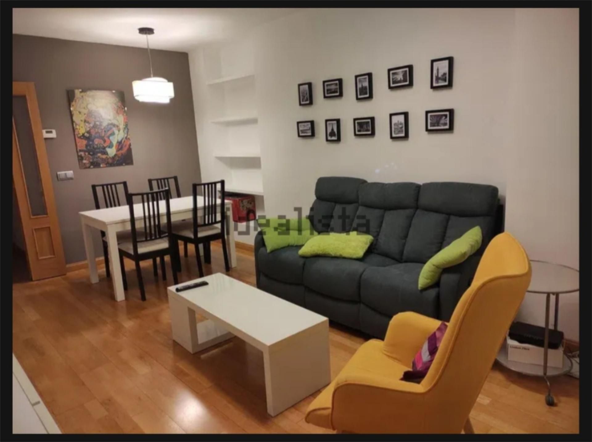 Flat to rent in Calle Fausto Culebras, 18, Centro Living room of Flat to rent in Cuenca Capital with Heating, Parquet flooring and Furnished