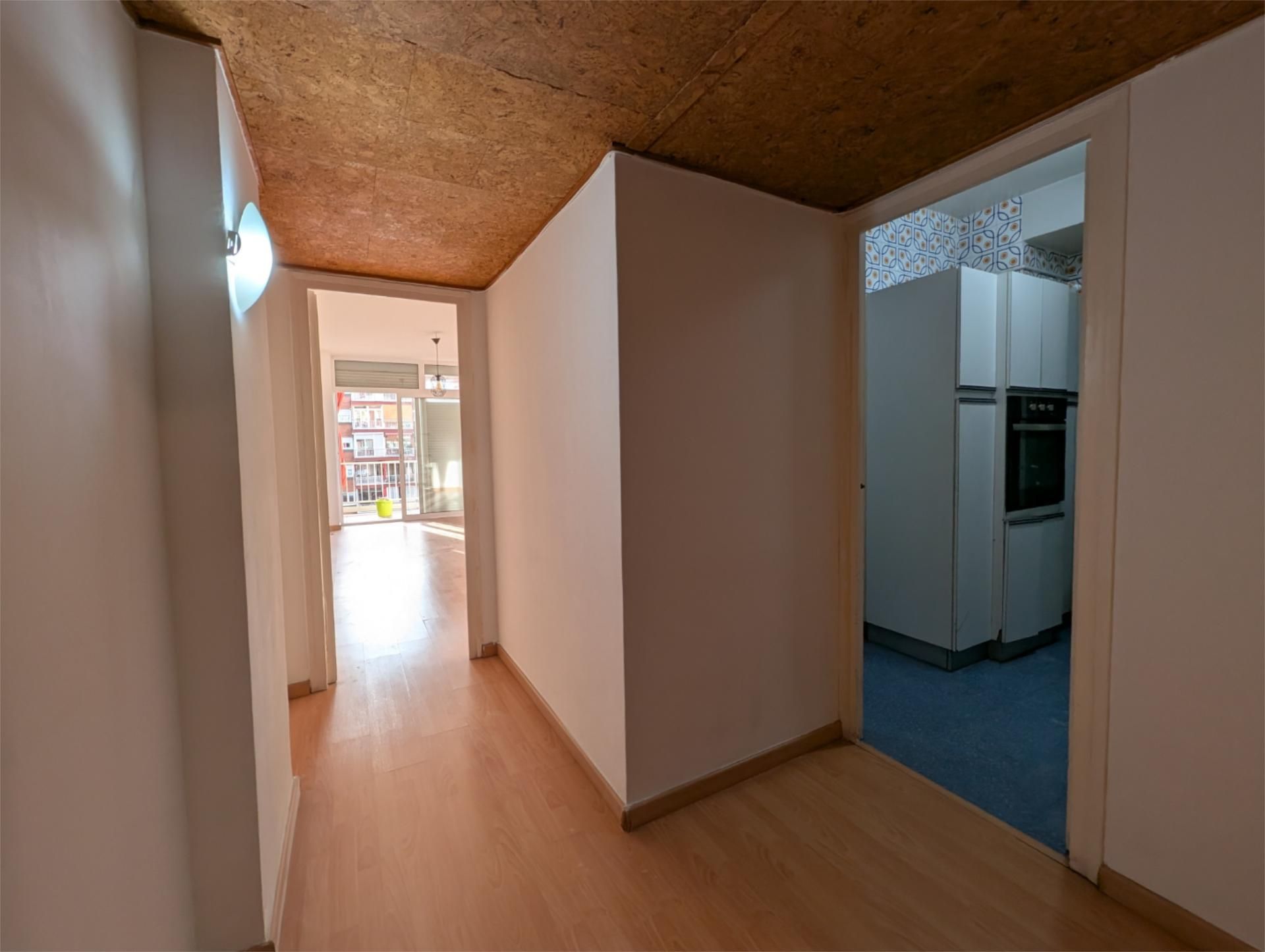 Flat for sale in Carrer de la Riera Blanca, 157, Sants-Badal Flat for sale in Barcelona Capital with Air Conditioner
