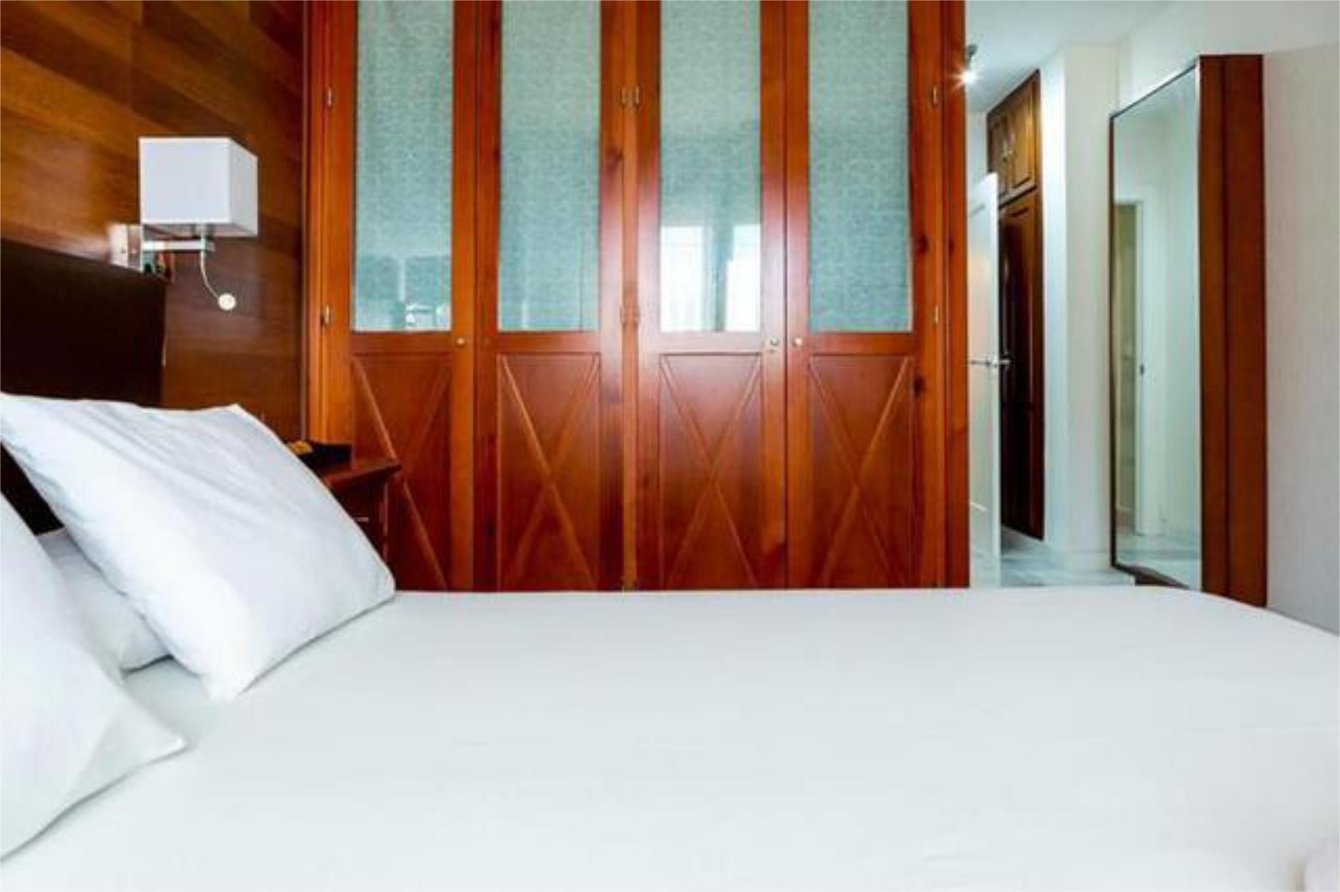 Ático en venta en Parque Ayala - Jardín de la Abadía - Huelín Habitación de Ático en venta en Málaga Capital con Terraza y Piscina