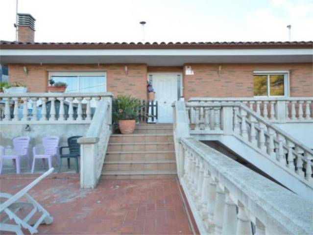 Casa-chalet en Venta en Carrer del Pi, 2 en Abrera