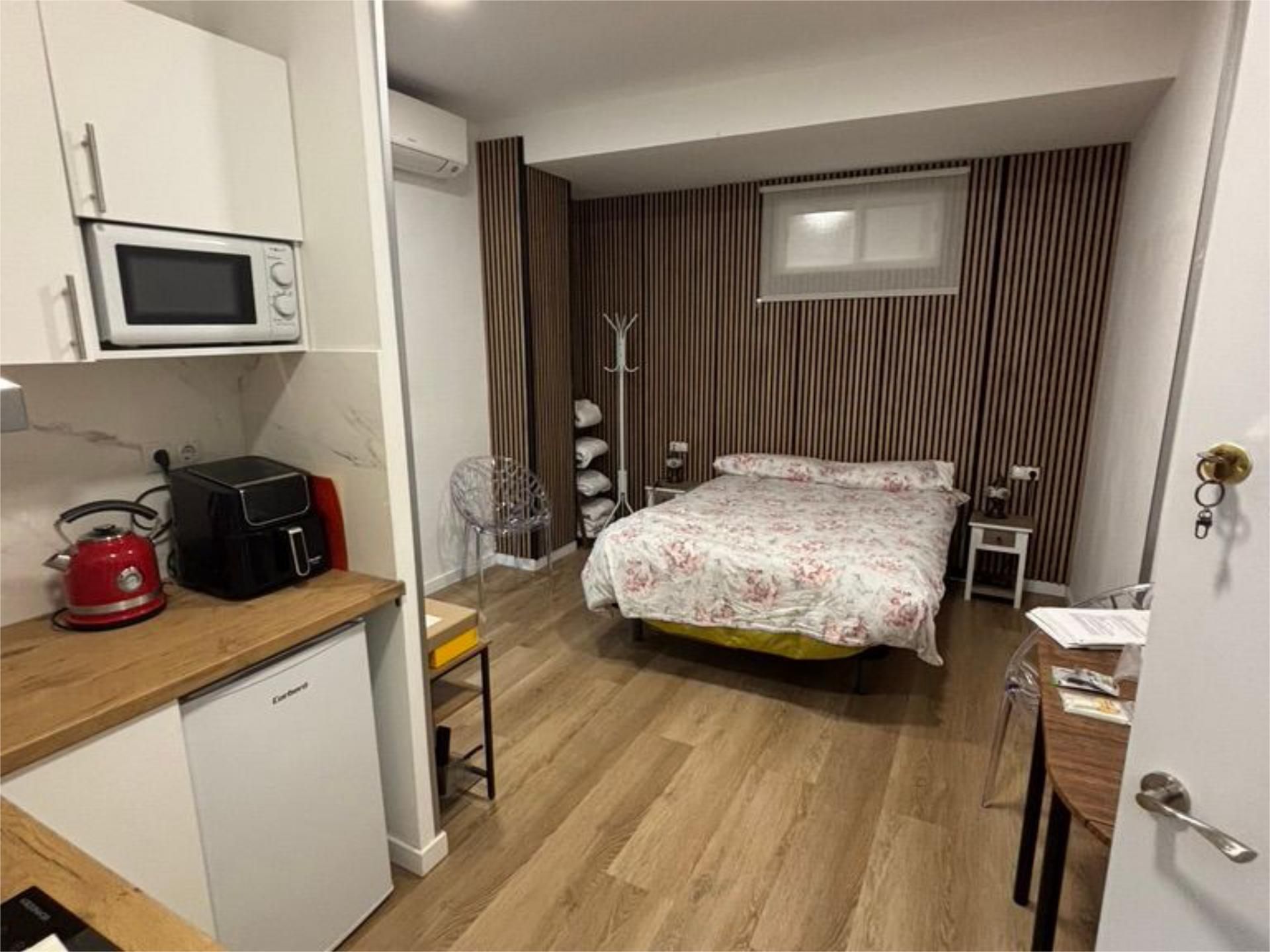 Flat for sale in Carrer del Comerç, 5, Santa Eulàlia Bedroom of Flat for sale in L'Hospitalet de Llobregat with Air Conditioner