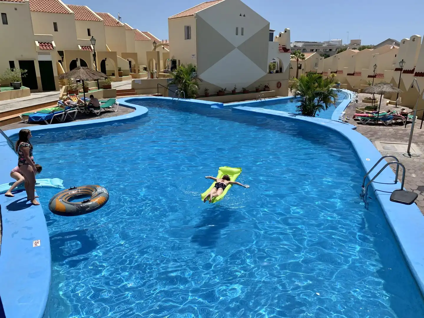 Wohnung zum Verkauf in Avenida Ernesto Sarti, 34, Torviscas Bajo Schwimmbecken von Wohnung zum Verkauf in Adeje mit Klimaanlage, Heizung und Privatgarten