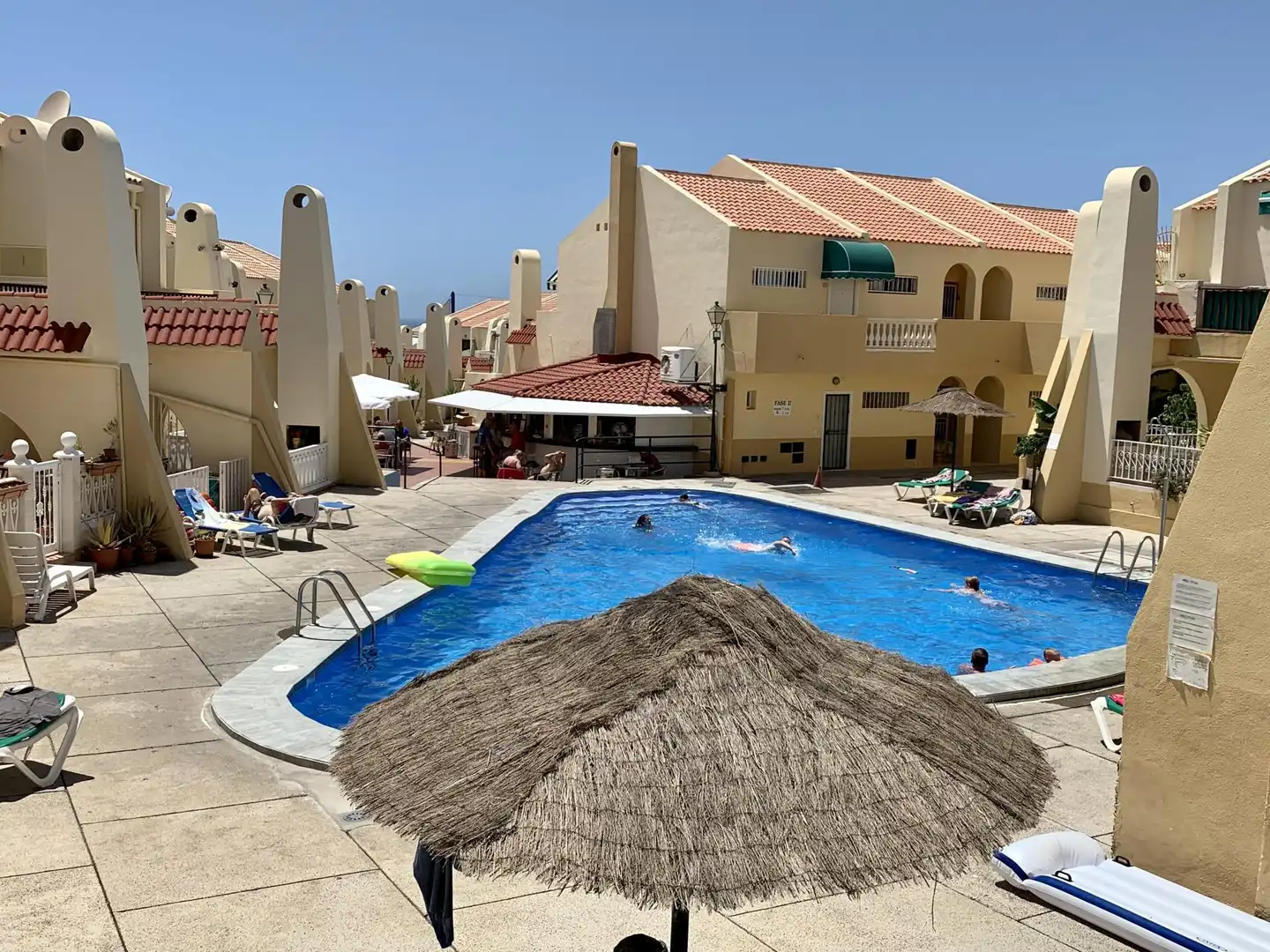 Wohnung zum Verkauf in Avenida Ernesto Sarti, 34, Torviscas Bajo Schwimmbecken von Wohnung zum Verkauf in Adeje mit Klimaanlage, Heizung und Privatgarten