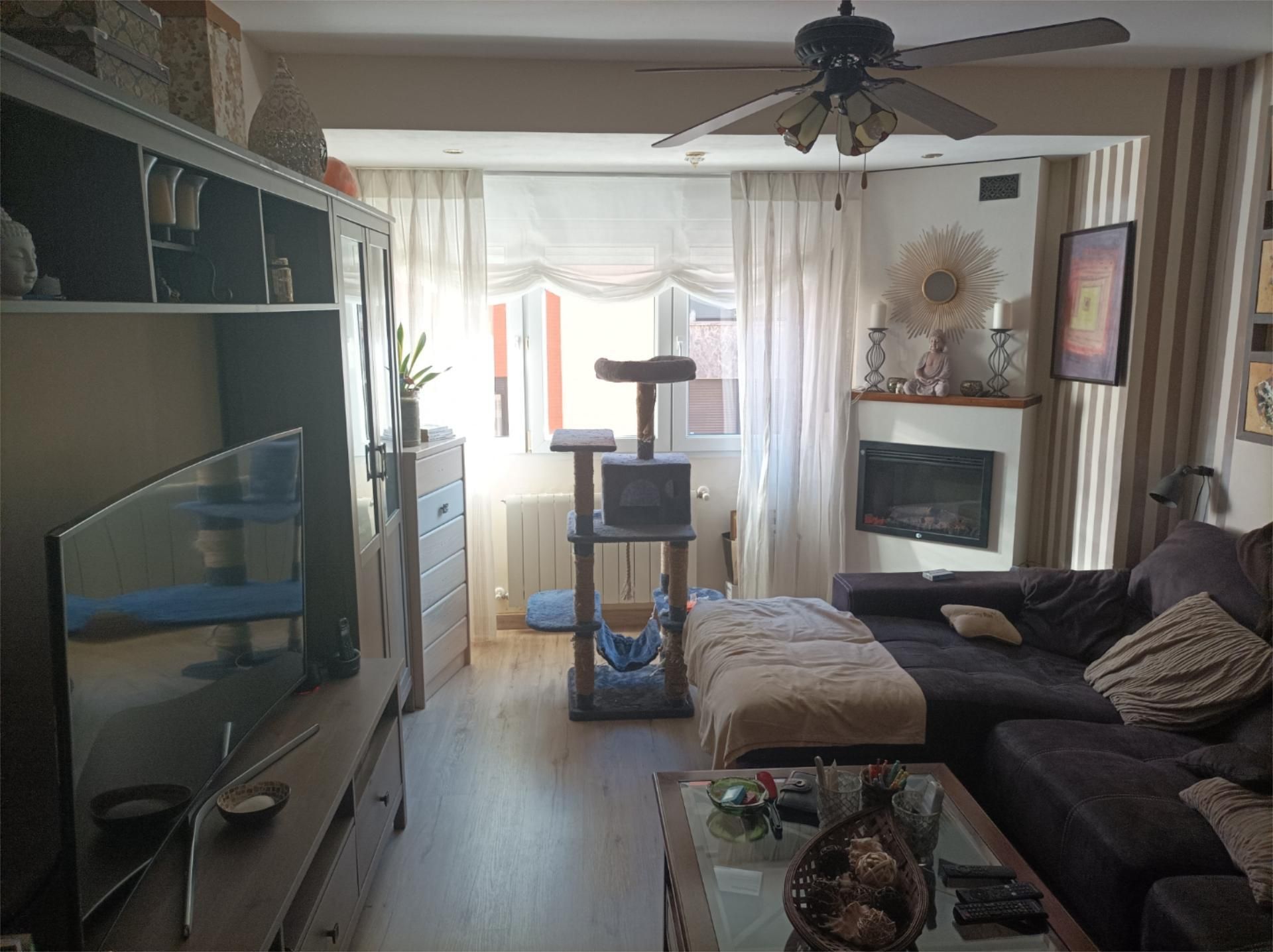 Flat for sale in Calle Peña de Francia, 7, Hospital Living room of Flat for sale in Valladolid Capital with Heating, Parquet flooring and Furnished
