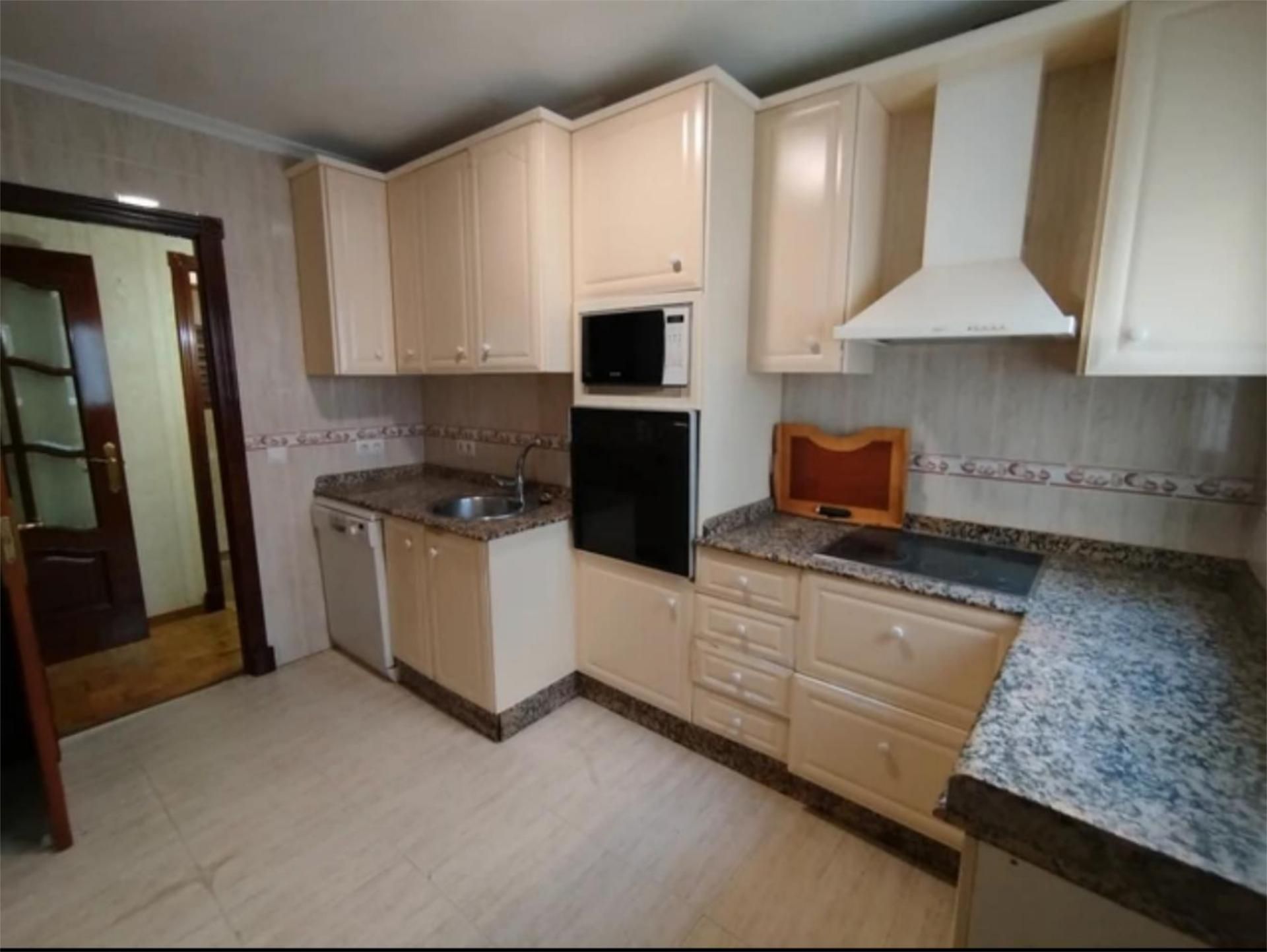 Àtic en venda a Calle Santa Cruz de Tenerife, Asdrúbal - Bahía Blanca Cuina de Àtic en venda en Cádiz Capital amb Aire condicionat, Calefacció i Parquet