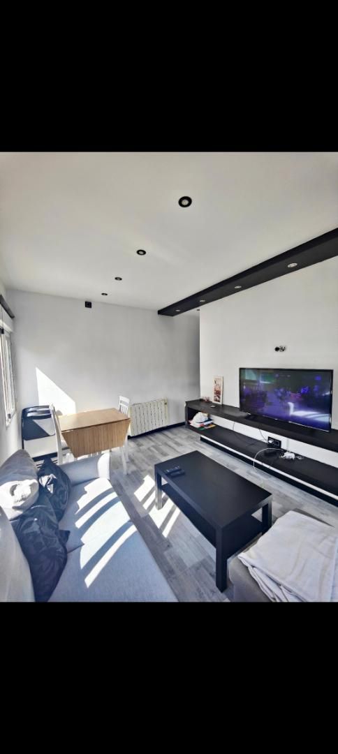 Pis de lloguer a Calle de Los Carrascales, 4, Pradolongo Sala d'estar de Pis de lloguer en Madrid Capital amb Aire condicionat