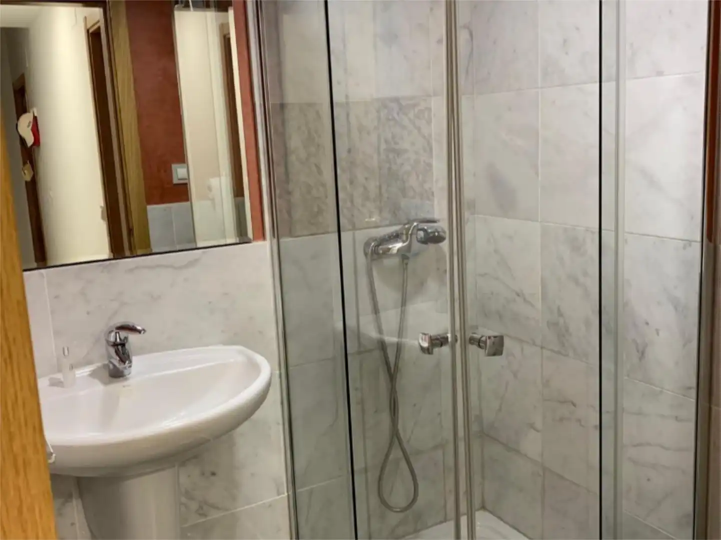 Flat for sale in Calle Beethoven, 4, Las Tres Piedras - Costa Ballena Bathroom of Flat for sale in Chipiona with Air Conditioner, Terrace and Swimming Pool
