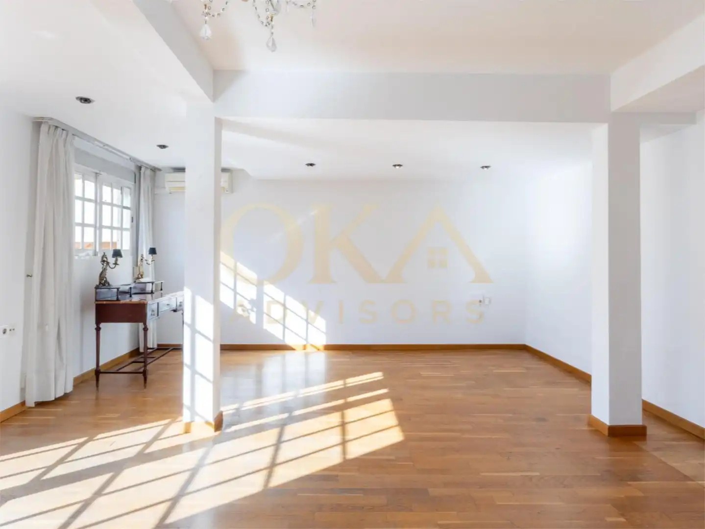 Maisonette zum Verkauf in  Valencia Capital mit Klimaanlage, Terrasse und Balkon