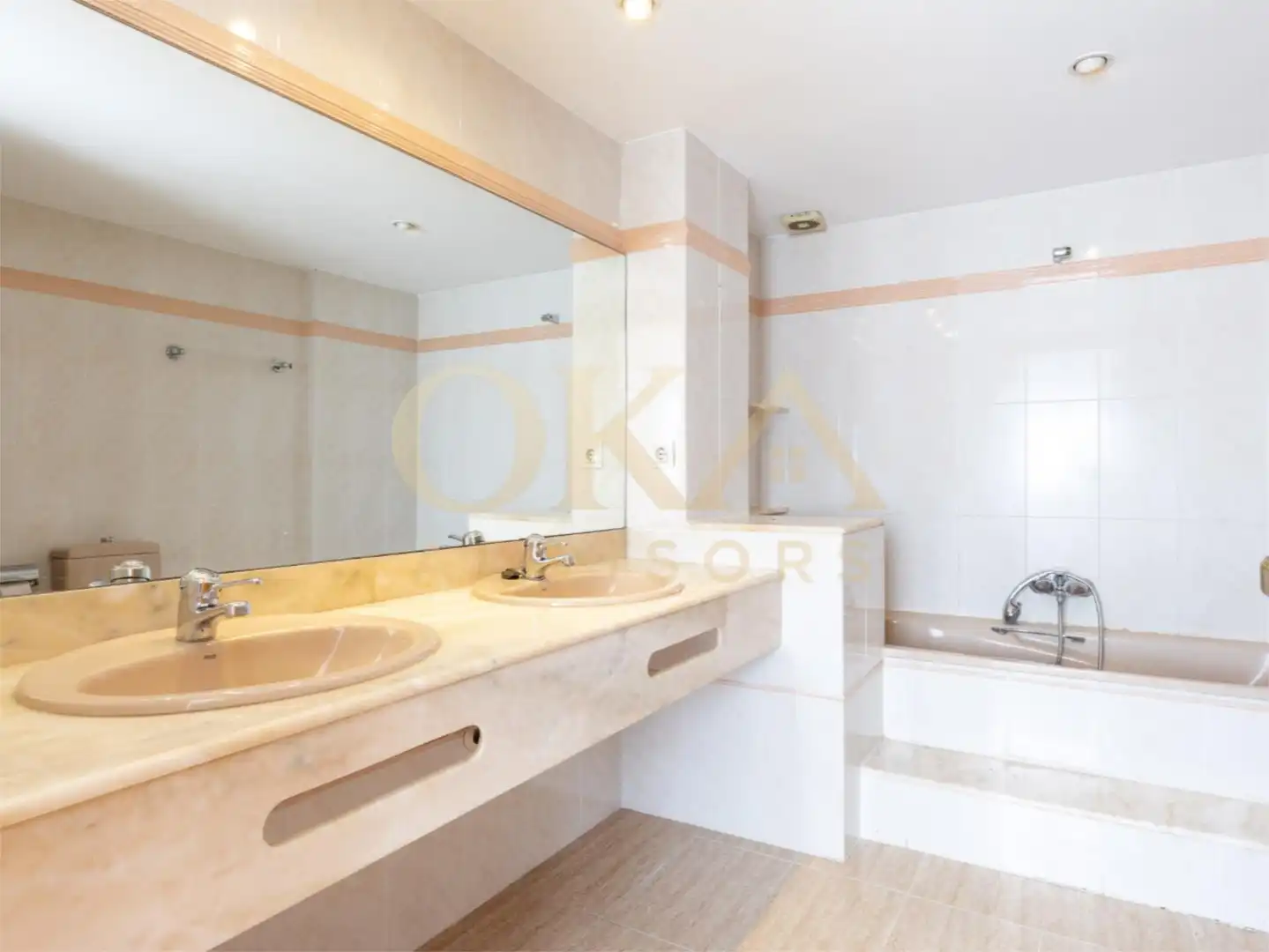Badezimmer von Maisonette zum Verkauf in  Valencia Capital mit Klimaanlage, Terrasse und Balkon
