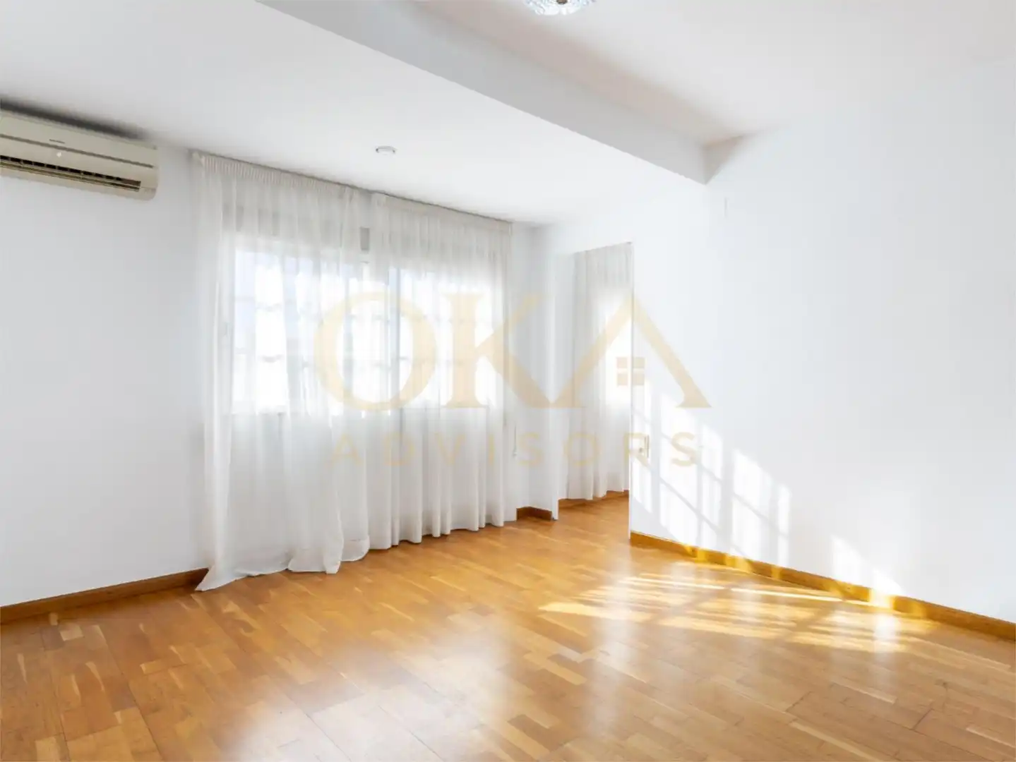 Schlafzimmer von Maisonette zum Verkauf in  Valencia Capital mit Klimaanlage, Terrasse und Balkon