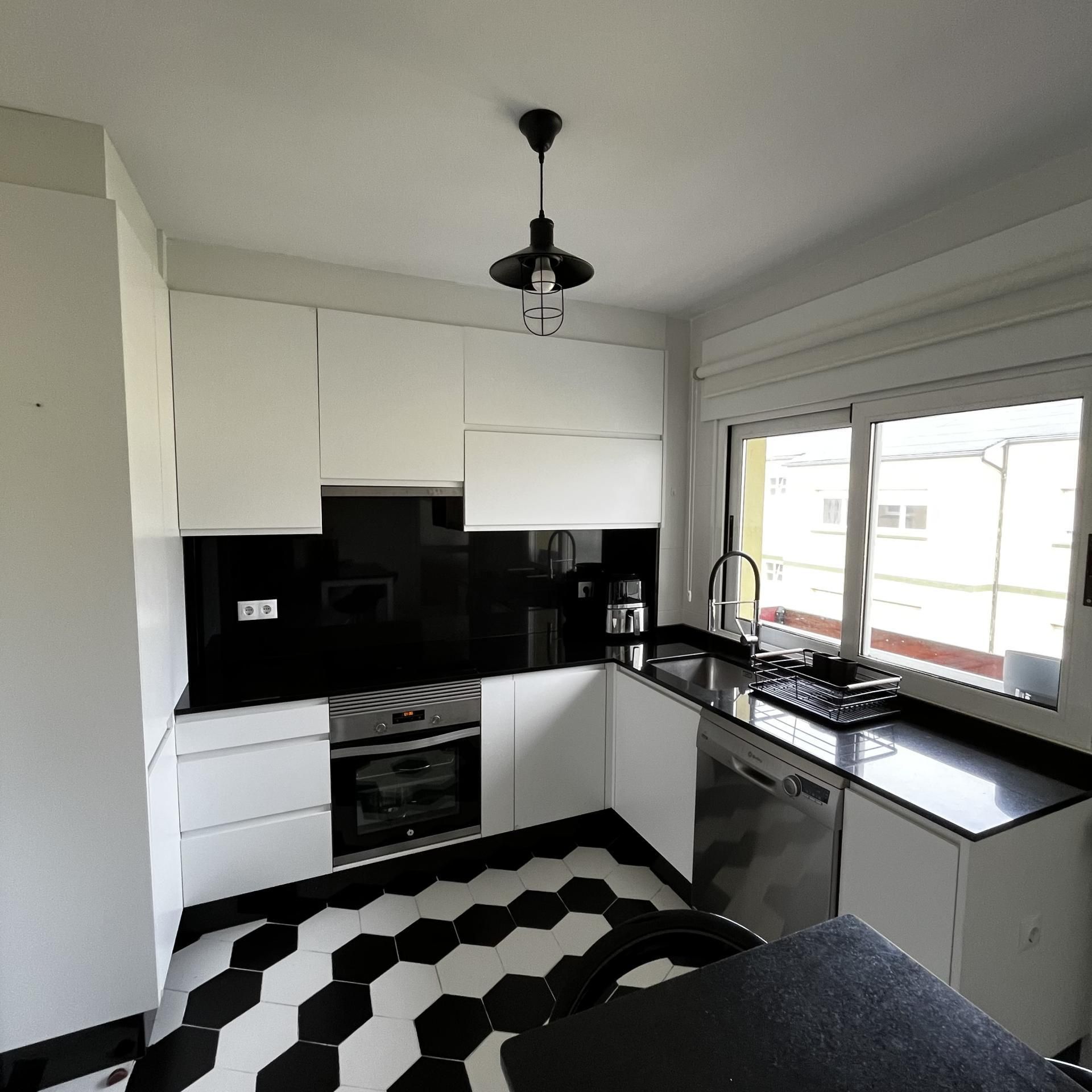 Cuina de Pis de lloguer en Sarria amb Calefacció, Parquet i Traster