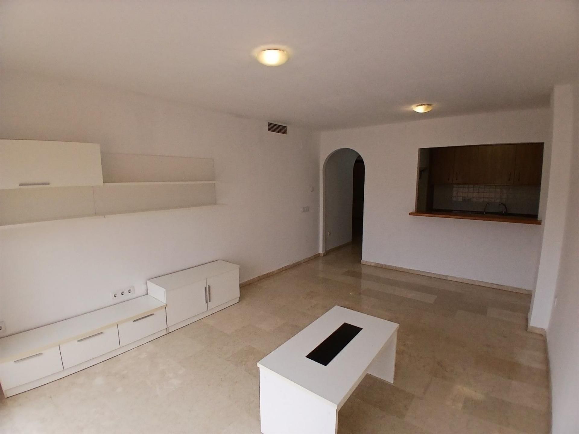Flat to rent in Calle Alcalá Galiano, 40, Los Pacos Flat to rent in Fuengirola with Air Conditioner, Heating and Terrace