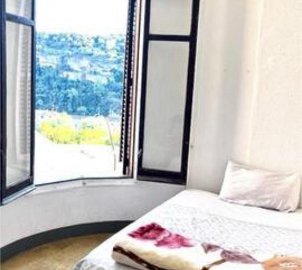 Flat to share in Barri Antic, Barcelona - image 1 Photo 1 of Flat to share in Barri Antic, Barcelona