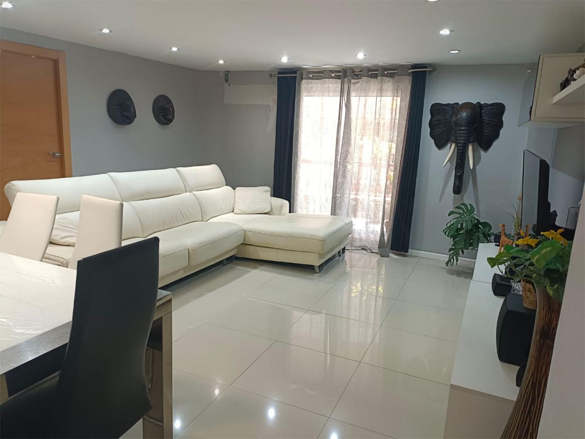 Pis en venda a Carrer de Colon, 24, Sedaví Sala d'estar de Pis en venda en Sedaví amb Aire condicionat, Terrassa i Balcó