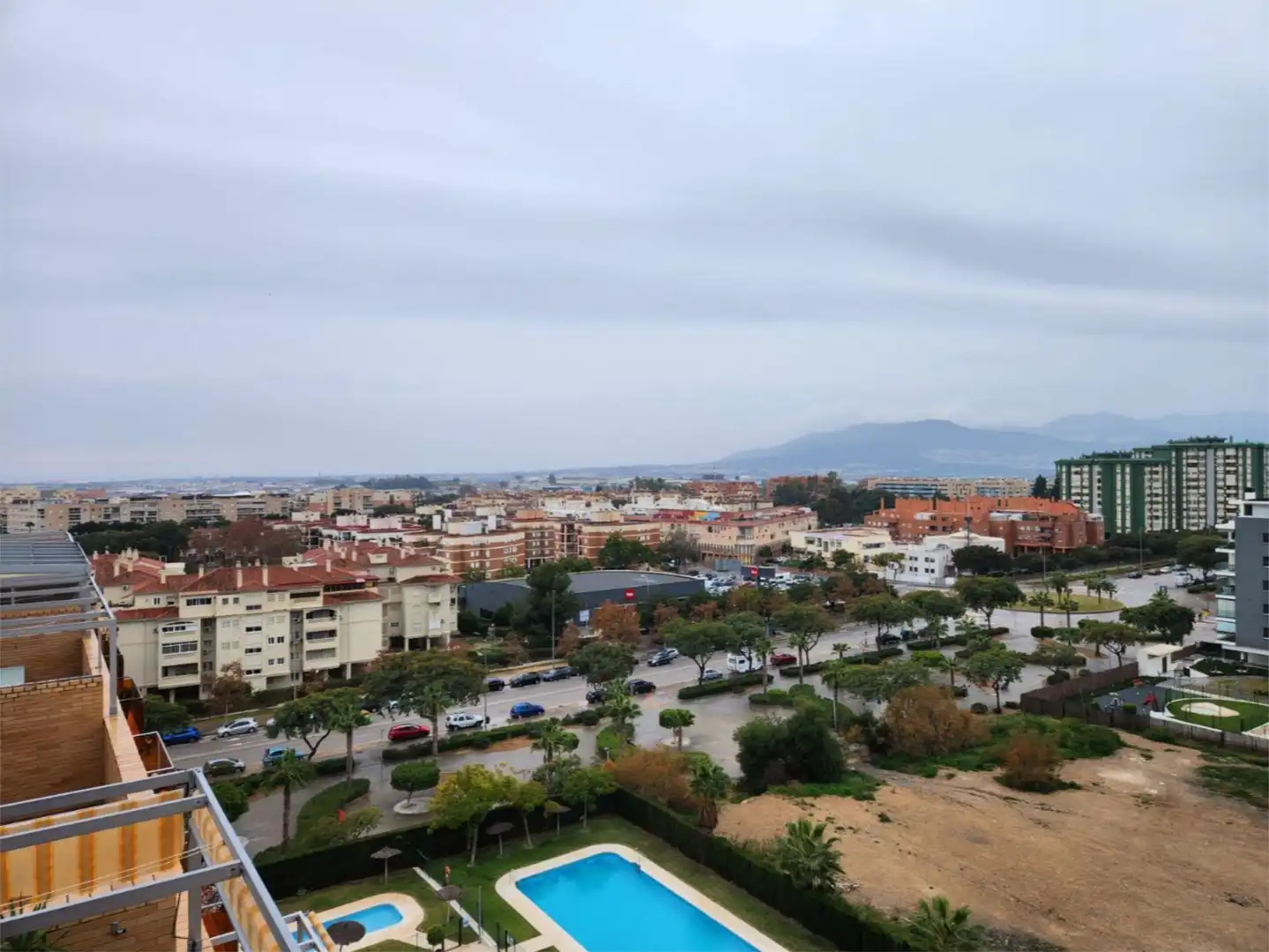 Ático en venta en Calle María Casares, 3, El Cónsul - Ciudad Universitaria - El Romeral Vista exterior de Ático en venta en Málaga con Aire acondicionado, Calefacción y Jardín privado