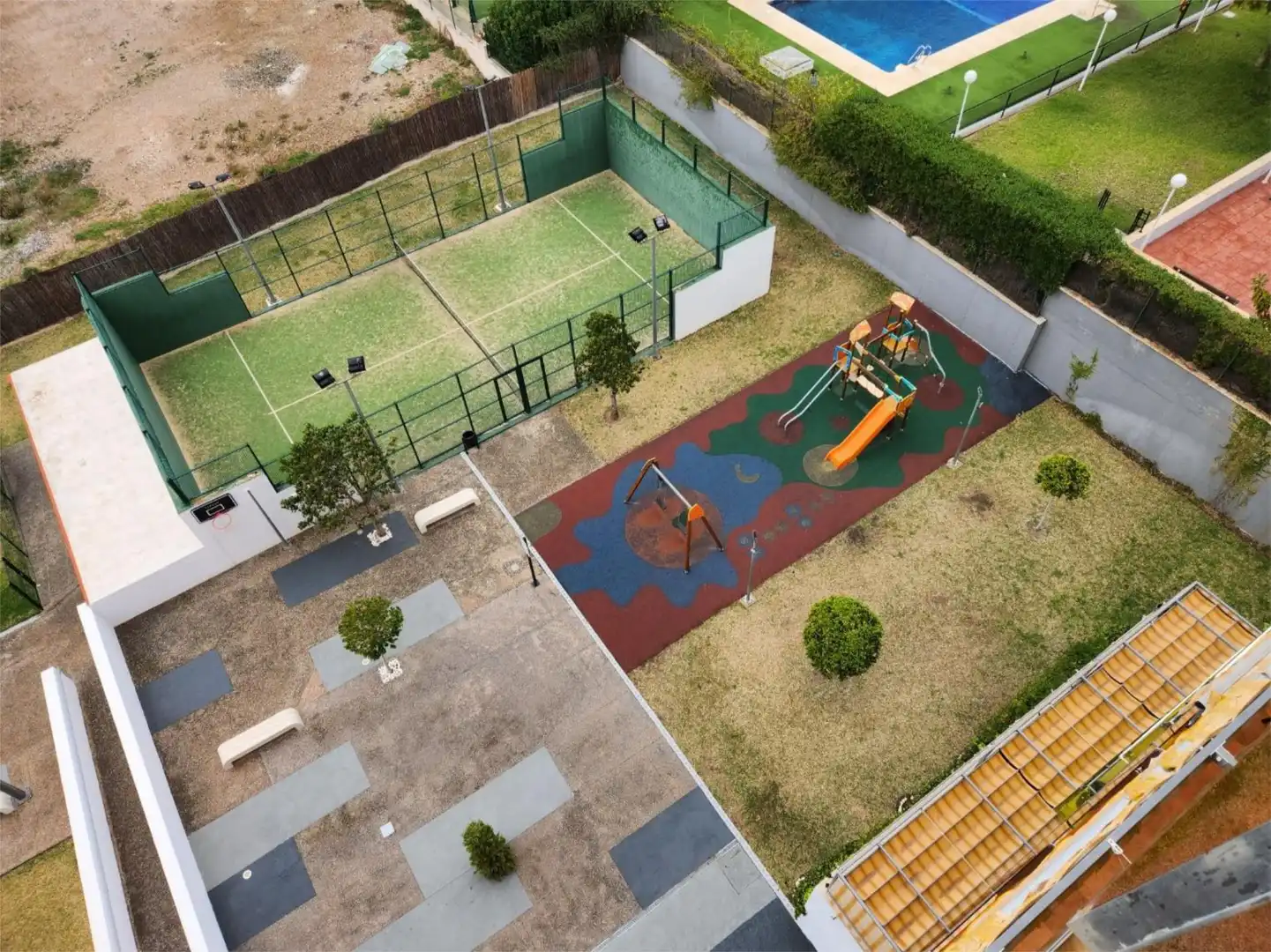Ático en venta en Calle María Casares, 3, El Cónsul - Ciudad Universitaria - El Romeral Terraza de Ático en venta en Málaga con Aire acondicionado, Calefacción y Jardín privado