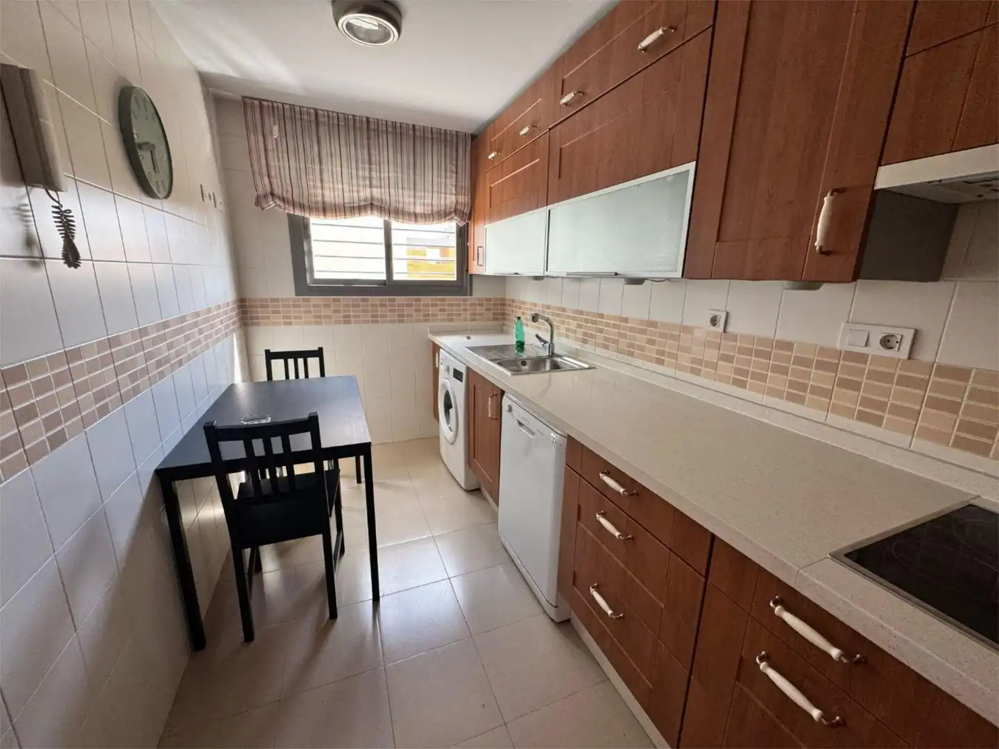 Ático en venta en Calle María Casares, 3, El Cónsul - Ciudad Universitaria - El Romeral Cocina de Ático en venta en Málaga con Aire acondicionado, Calefacción y Jardín privado