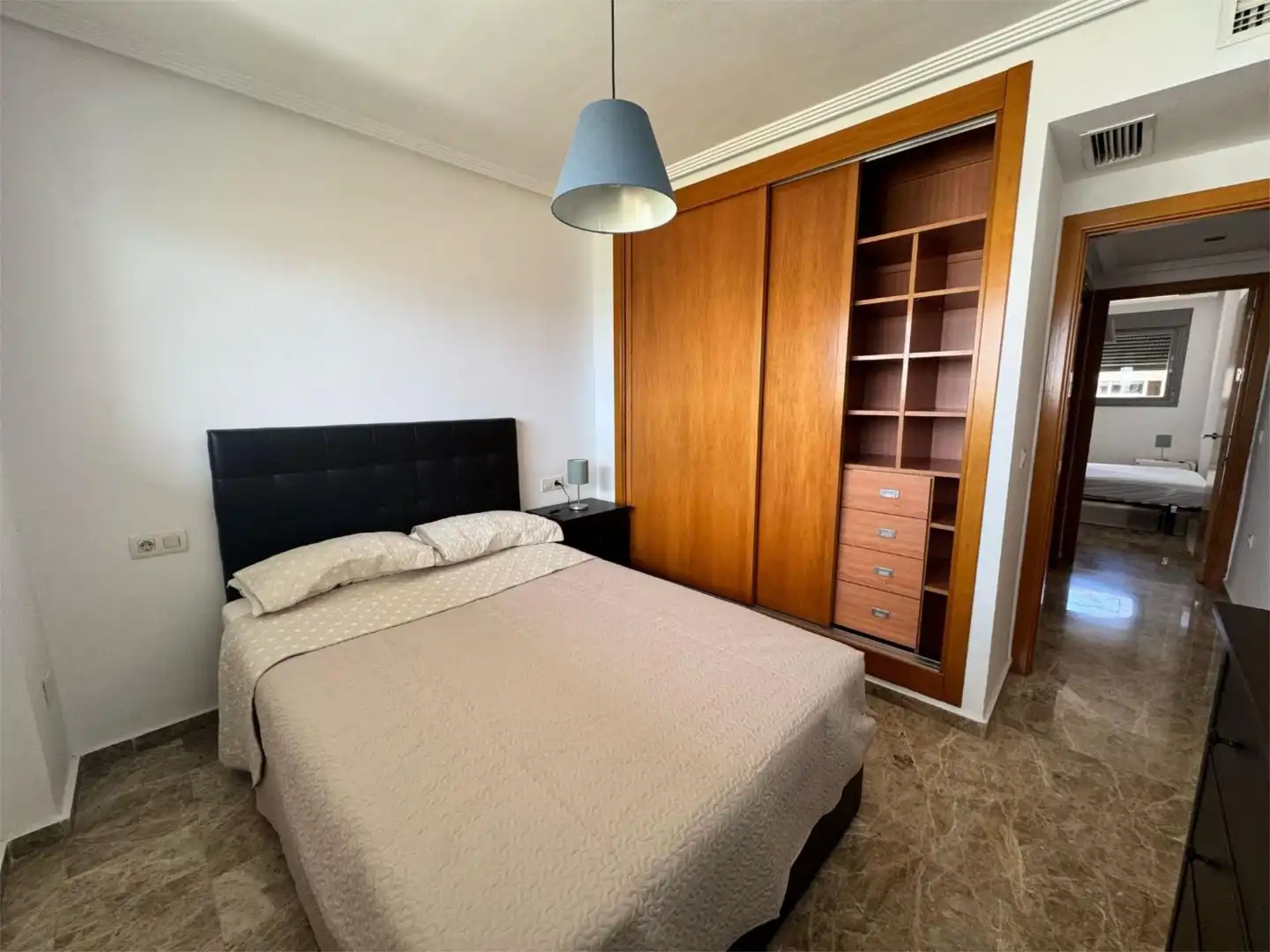 Ático en venta en Calle María Casares, 3, El Cónsul - Ciudad Universitaria - El Romeral Habitación de Ático en venta en Málaga con Aire acondicionado, Calefacción y Jardín privado